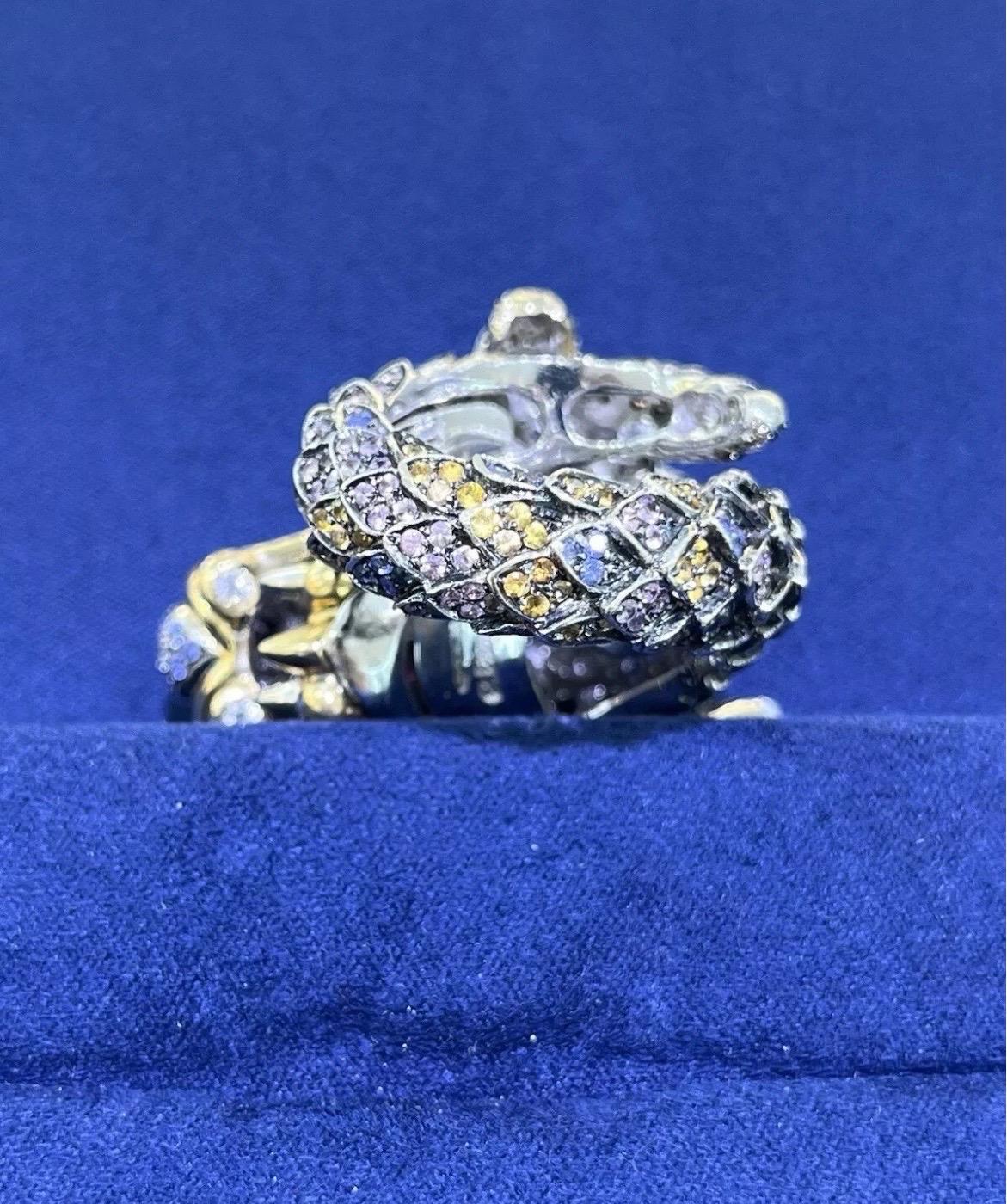 Anillo de cóctel de oro de 18 quilates Paolo Piovan Gioielli Precioso dragón de diamantes y zafiros en venta 14