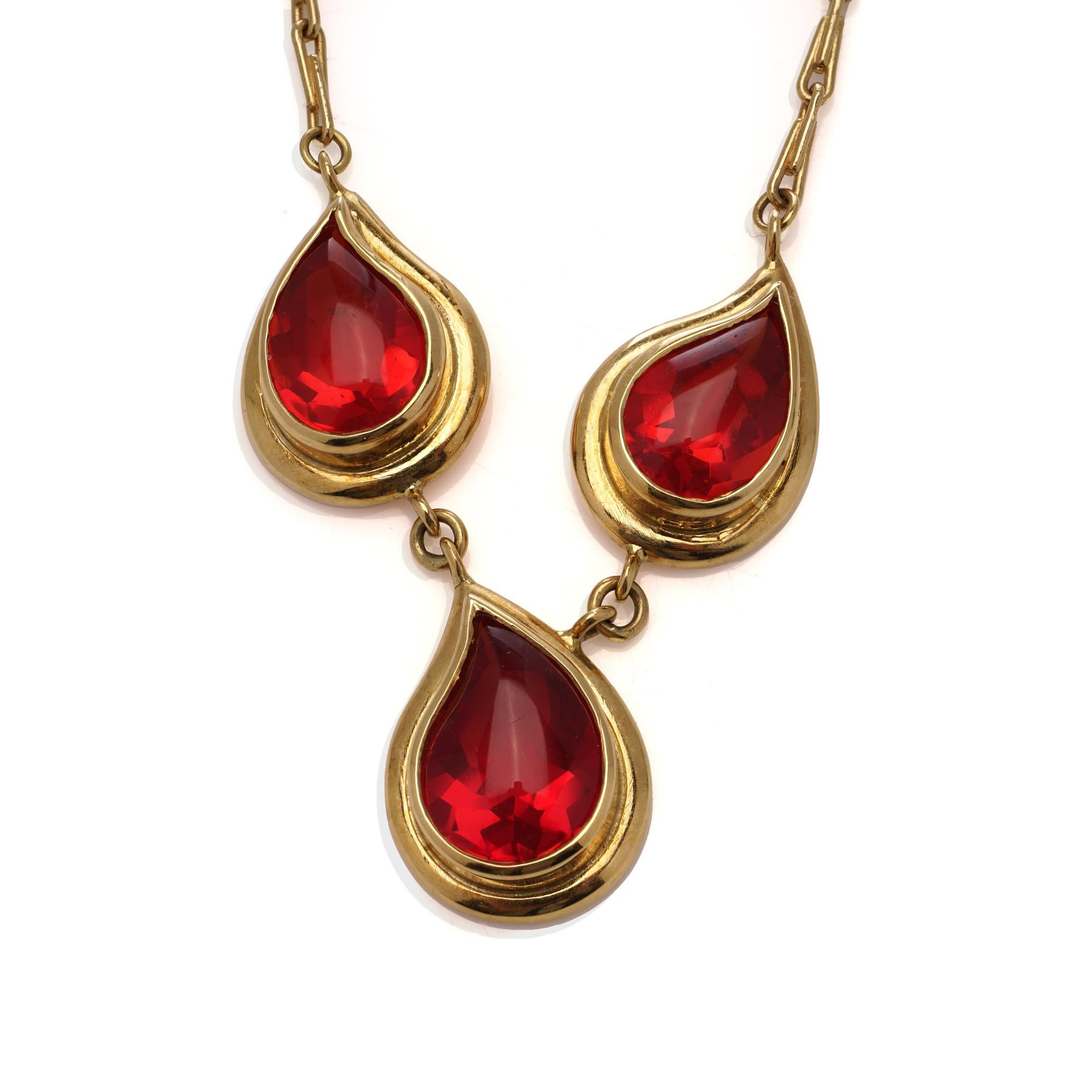 Cabochon 18kt gold pendant necklace featuring three tear-drop-shaped fire opals For Sale