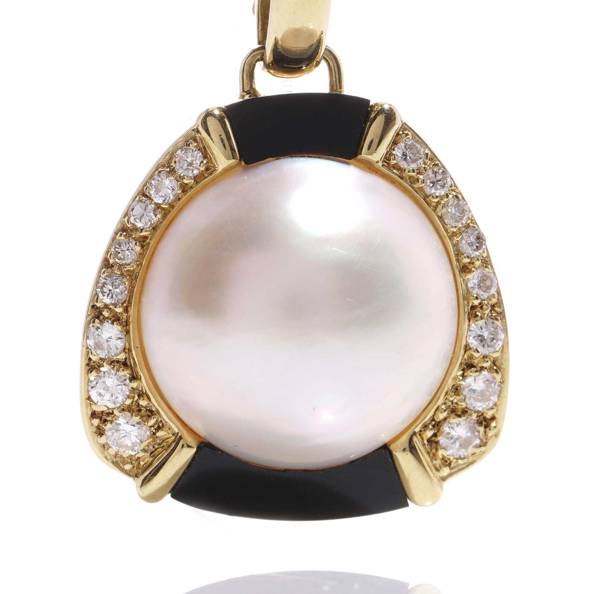 18kt gold pendant with half of Akoya pearl, onyx, and 0.50 cts. of diamonds  For Sale 1