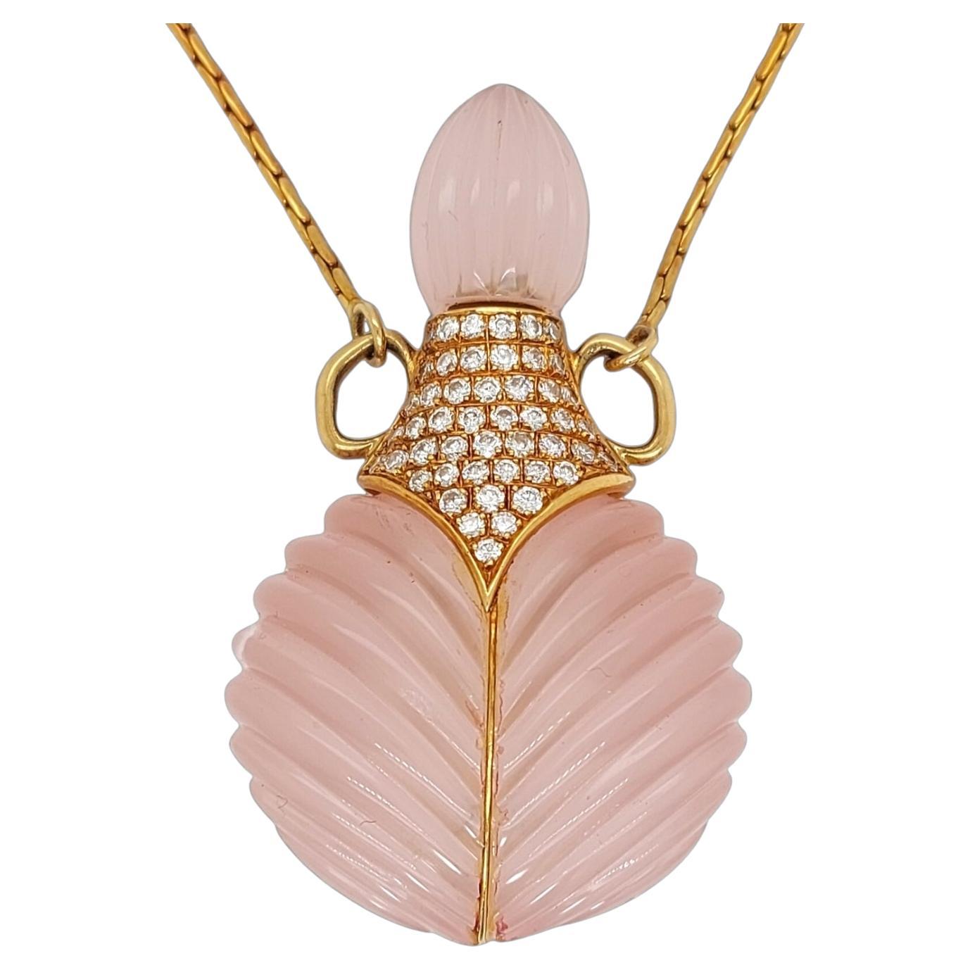 Flacon de parfum en or 18 carats et quartz rose 180 carats attribué à H.M.Sultan Qaboos Bin Said
