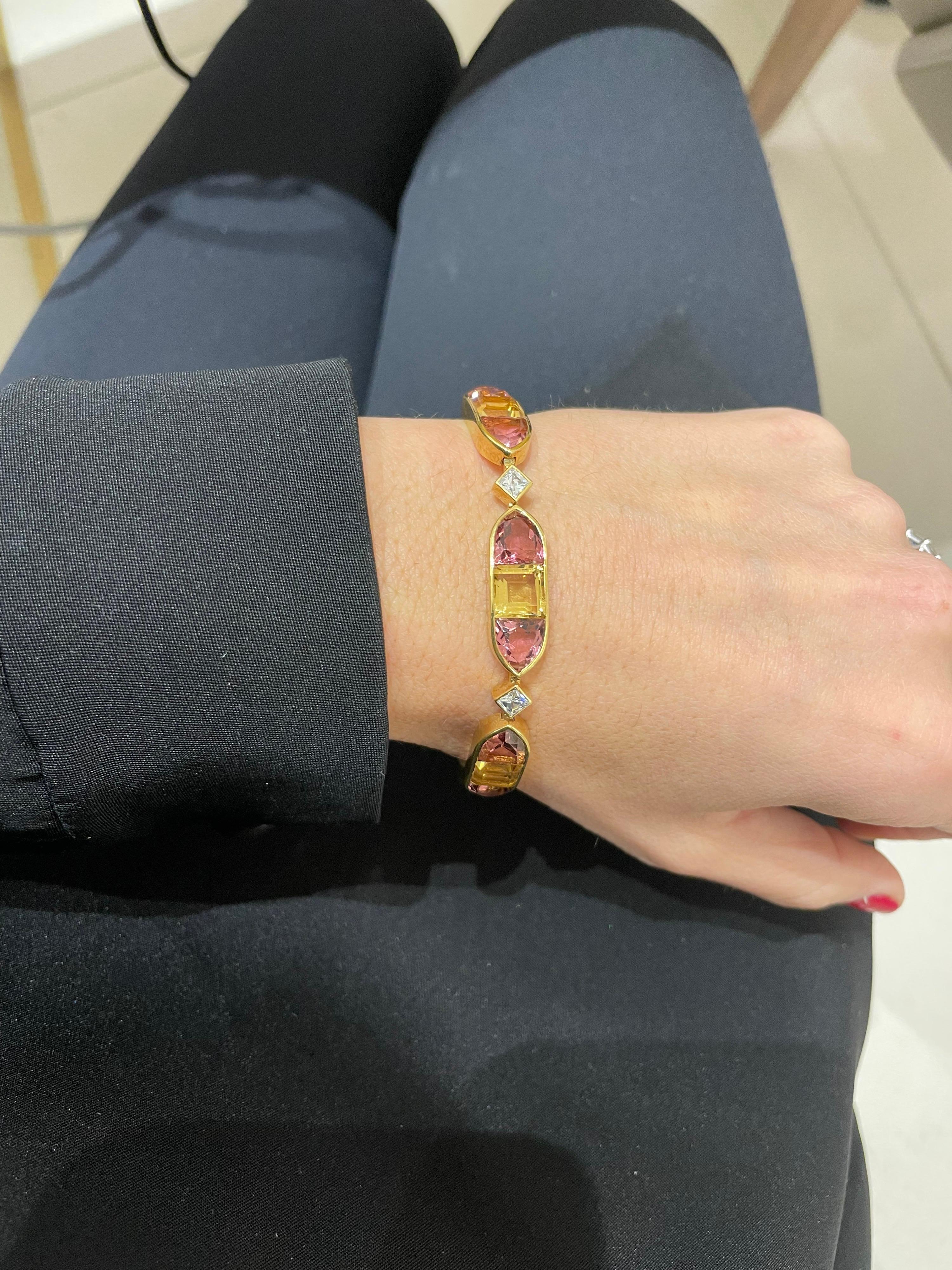 18KT Gold Pink Tourmaline and Citrine Link Bracelet with Diamond Connectors In New Condition For Sale In New York, NY