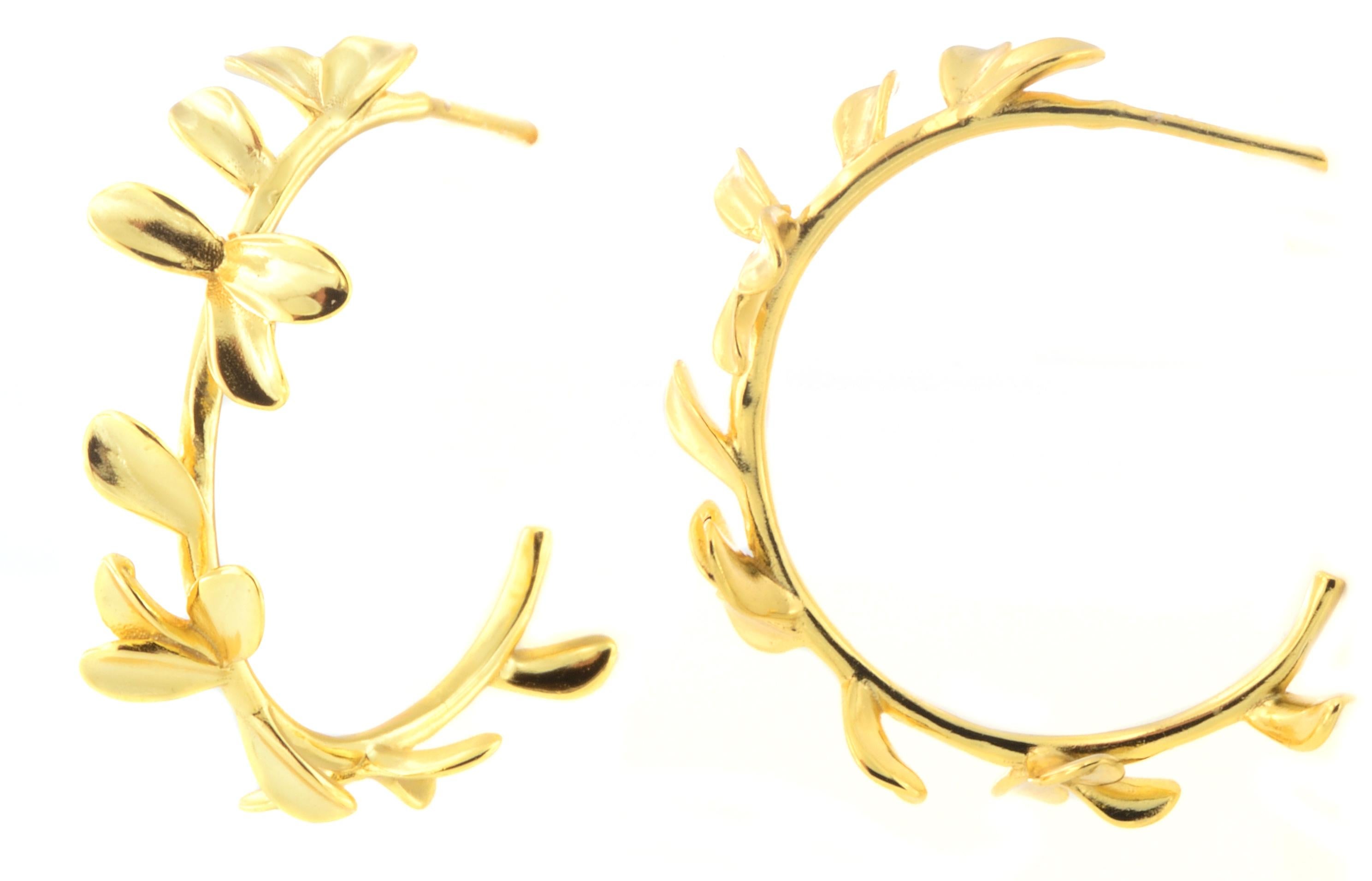 Hoop earrings branch with leaves.

Diameter : 2,00 cm.

Made of 925 sterling silver dipped in 18kt yellow gold.

Hypoallergenic.