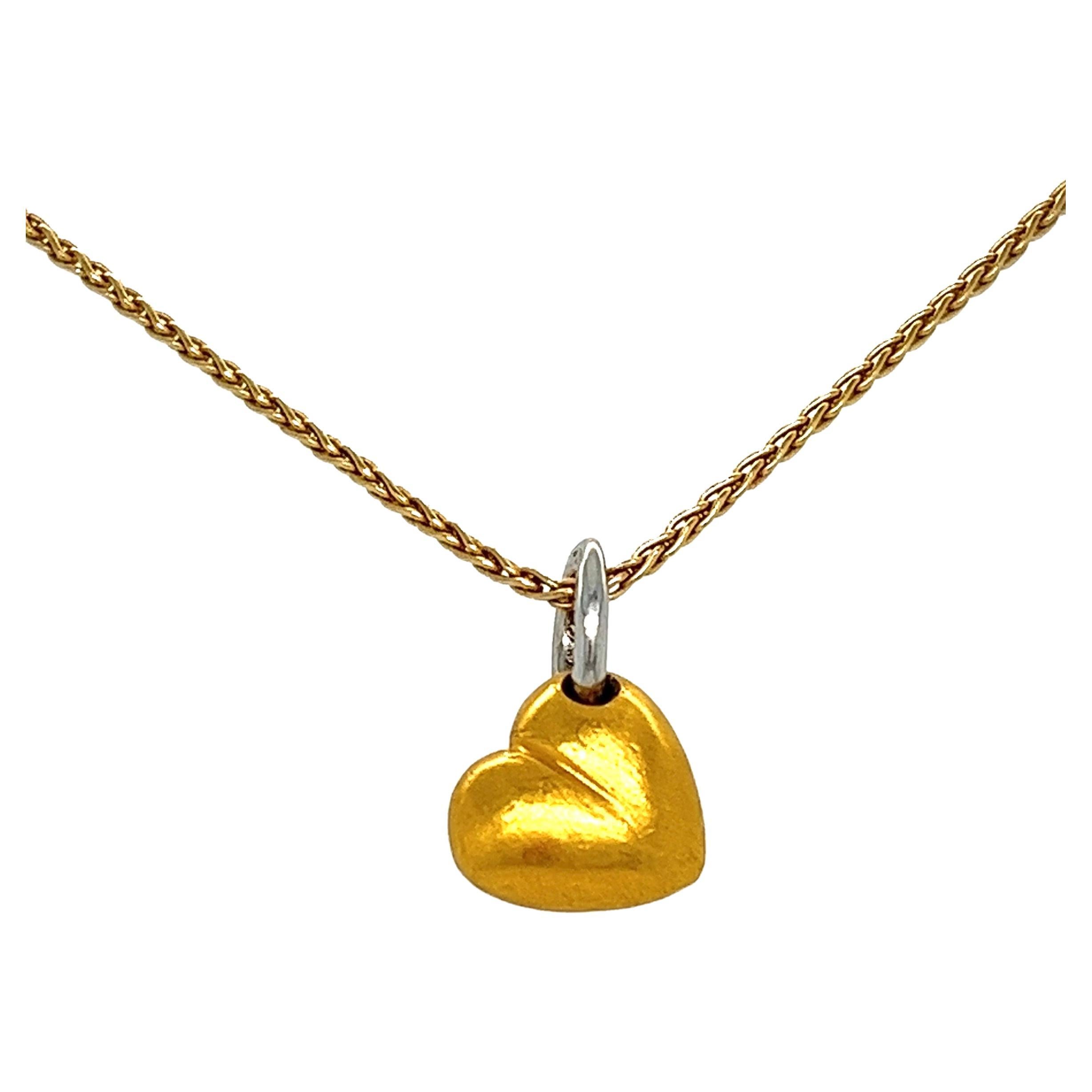 Elegant 18kt Gold Puffed Heart Pendant with Platinum Diamond Bale, made in Italy

Experience luxury with this exquisite 18kt solid gold puffed heart pendant adorned with a platinum bale set with natural top-quality earth-mined diamonds. The petite