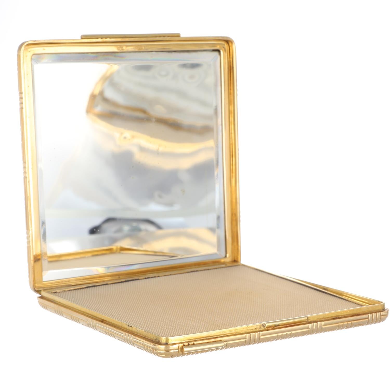 18Kt Gold Rare Compact Powder Box - Made in Italy 1970 circa - Geometric Pattern For Sale 1