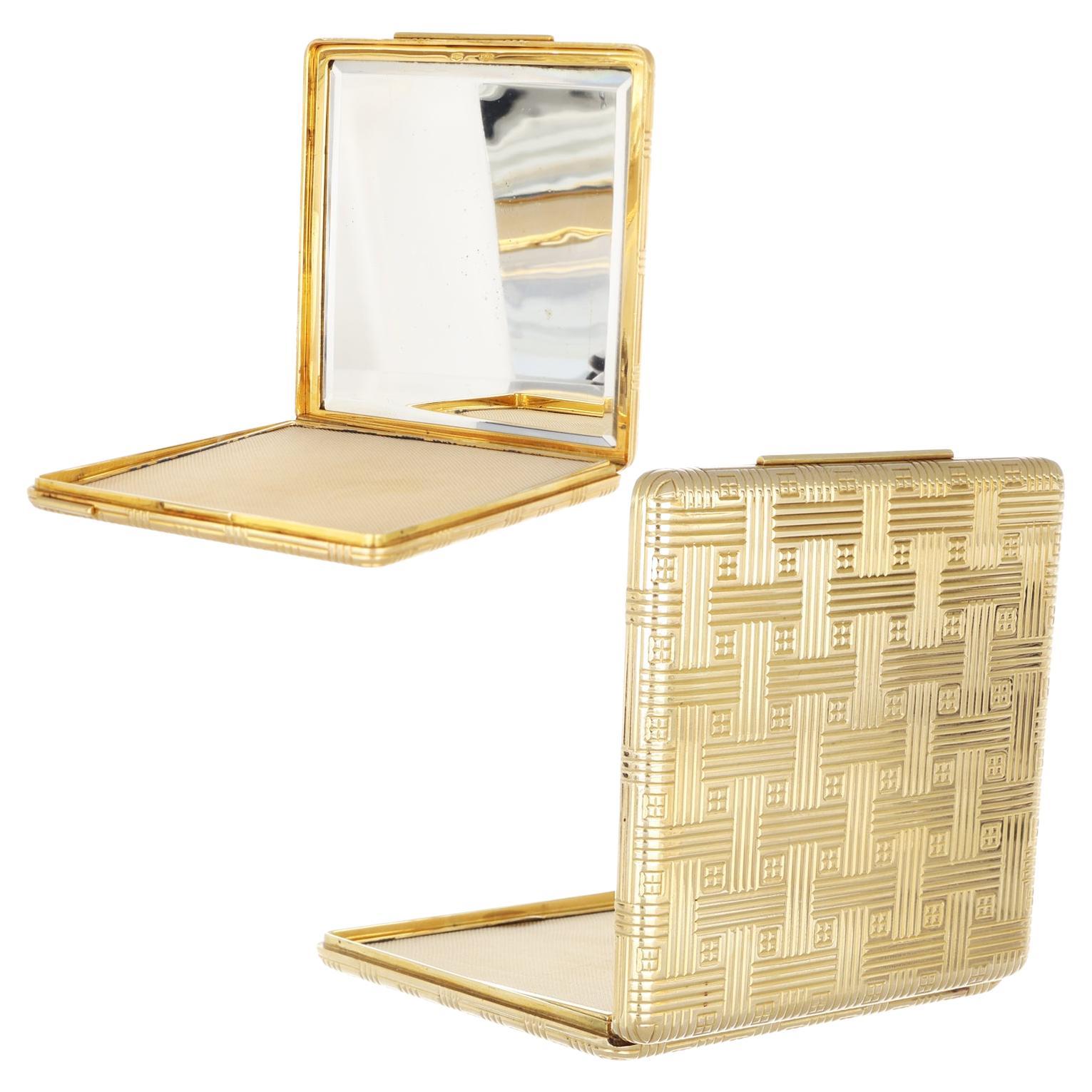 18Kt Gold Rare Compact Powder Box - Made in Italy 1970 circa - Geometric Pattern For Sale