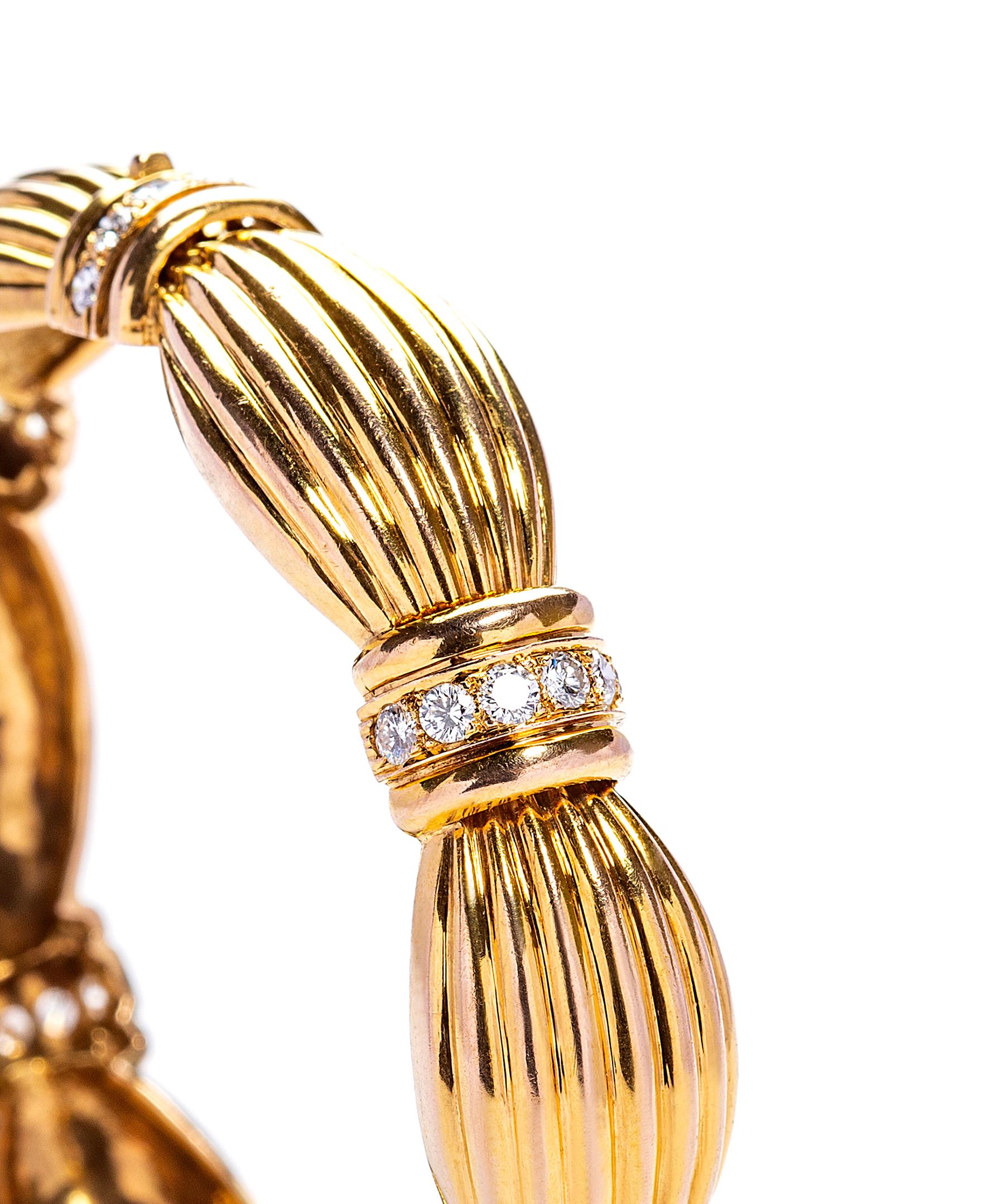 Contemporary 18 Karat Gold Ribbon Bracelet with Diamonds For Sale