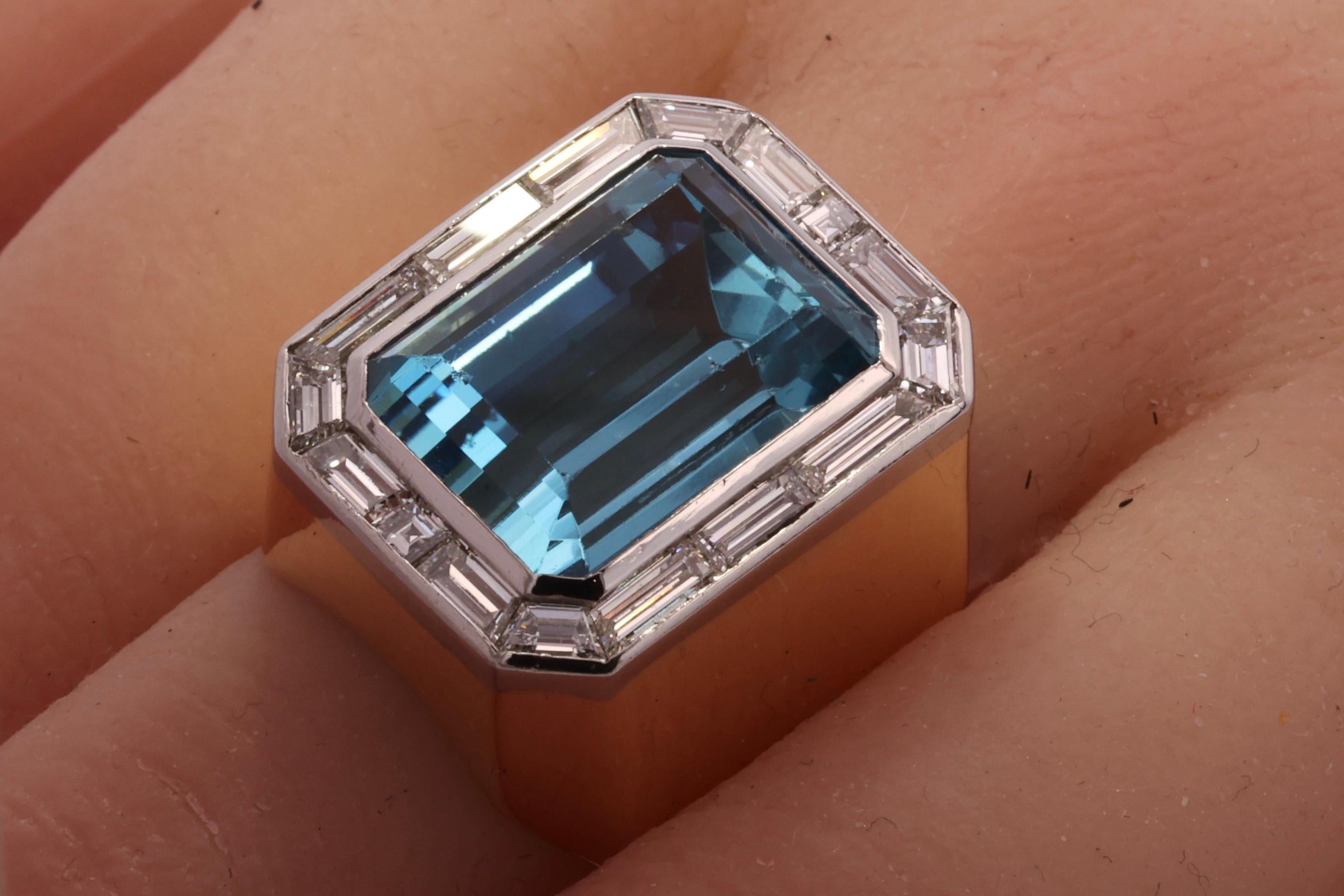 Anillo de oro de 18 quilates GRS Certificado Santa María Aguamarina 15,6ct, Estate Sultan Oman en venta 9