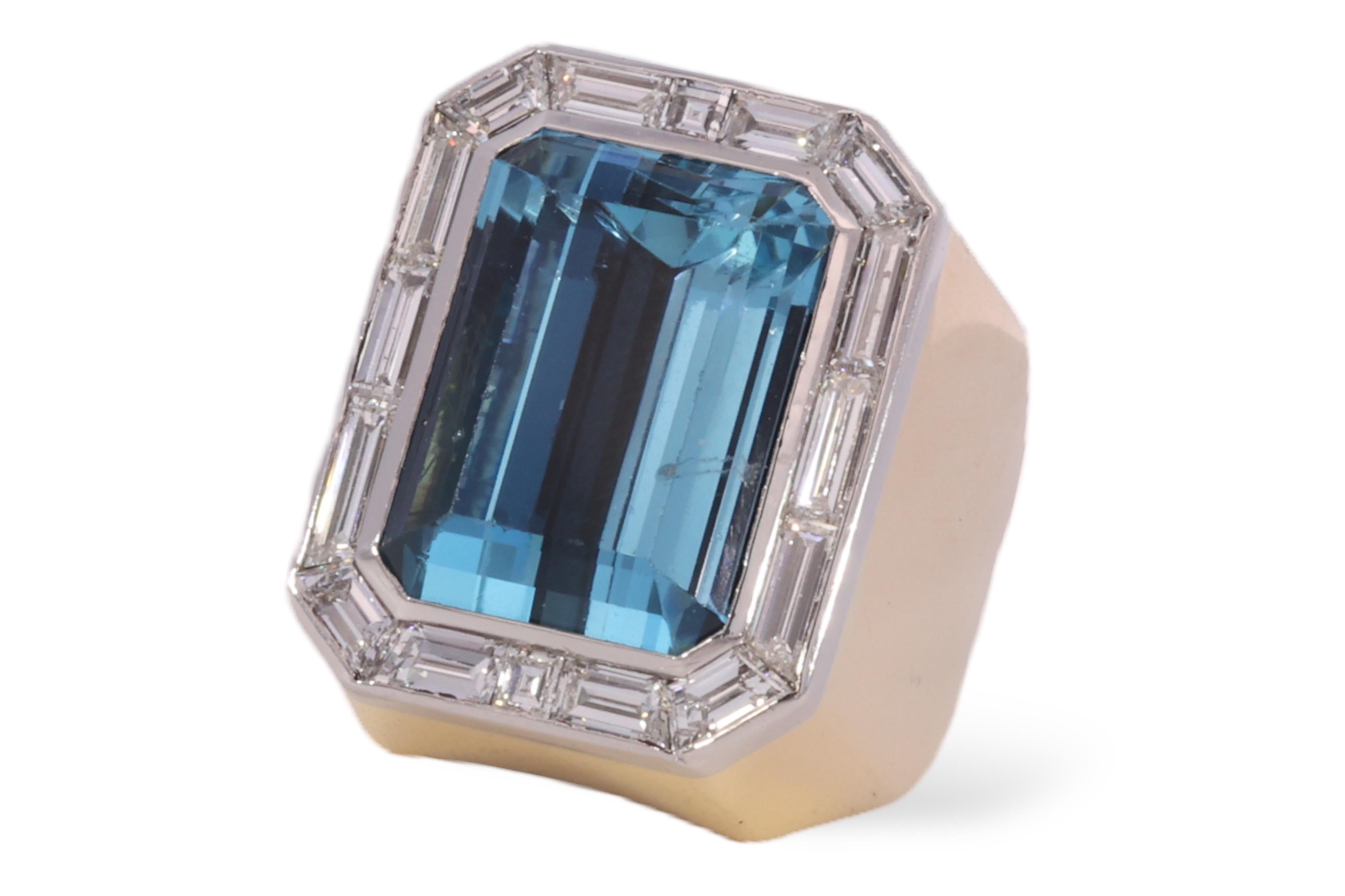 Anillo de oro de 18 quilates GRS Certificado Santa María Aguamarina 15,6ct, Estate Sultan Oman Artesano en venta