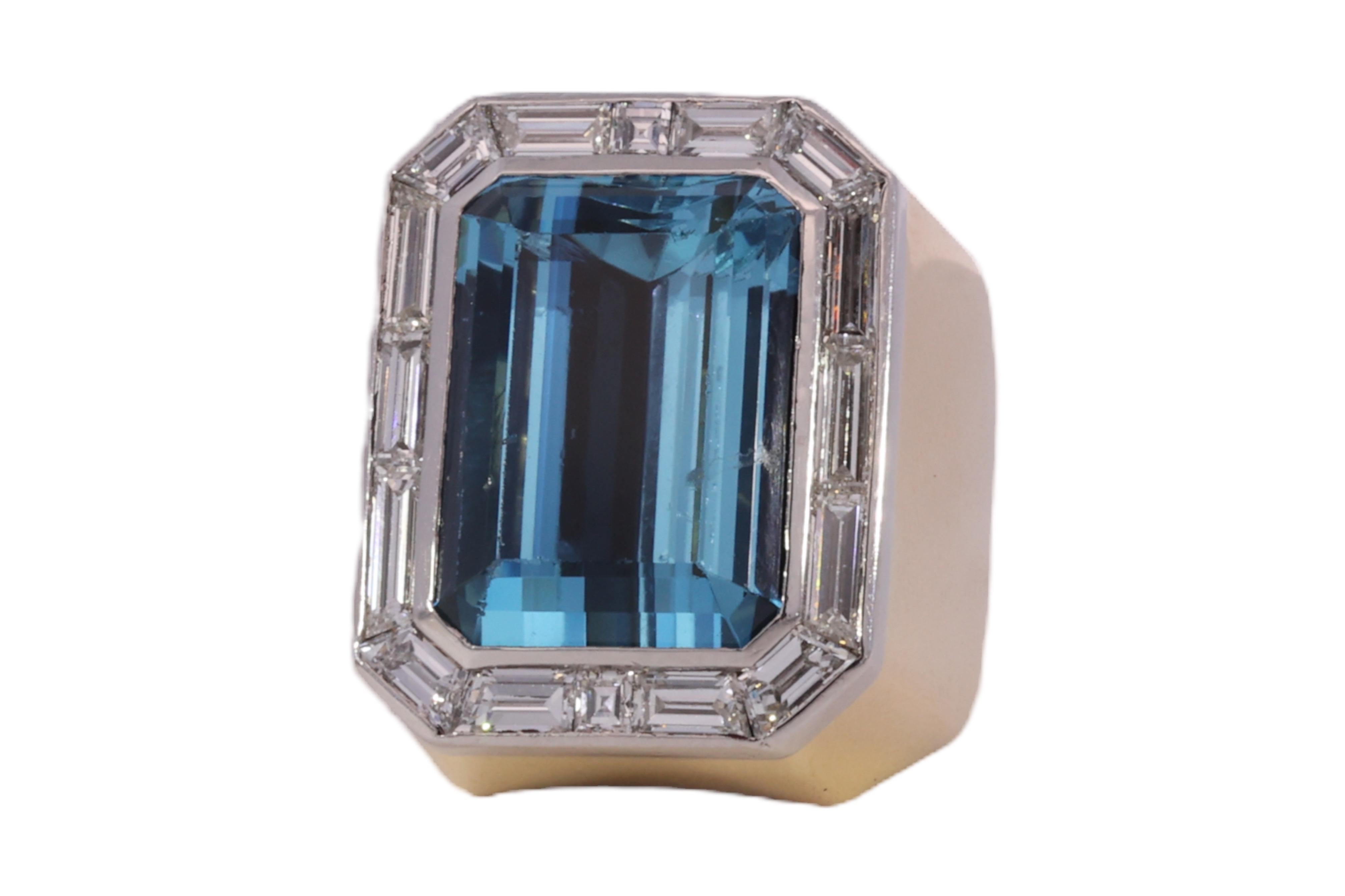 Artisan 18kt Gold Ring GRS Certified Santa Maria Aquamarine 15.6ct, Estate Sultan Oman For Sale