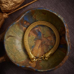 18kt Gold Rope Chain Bracelet with Hand Crafted Decorative Looped Clasp