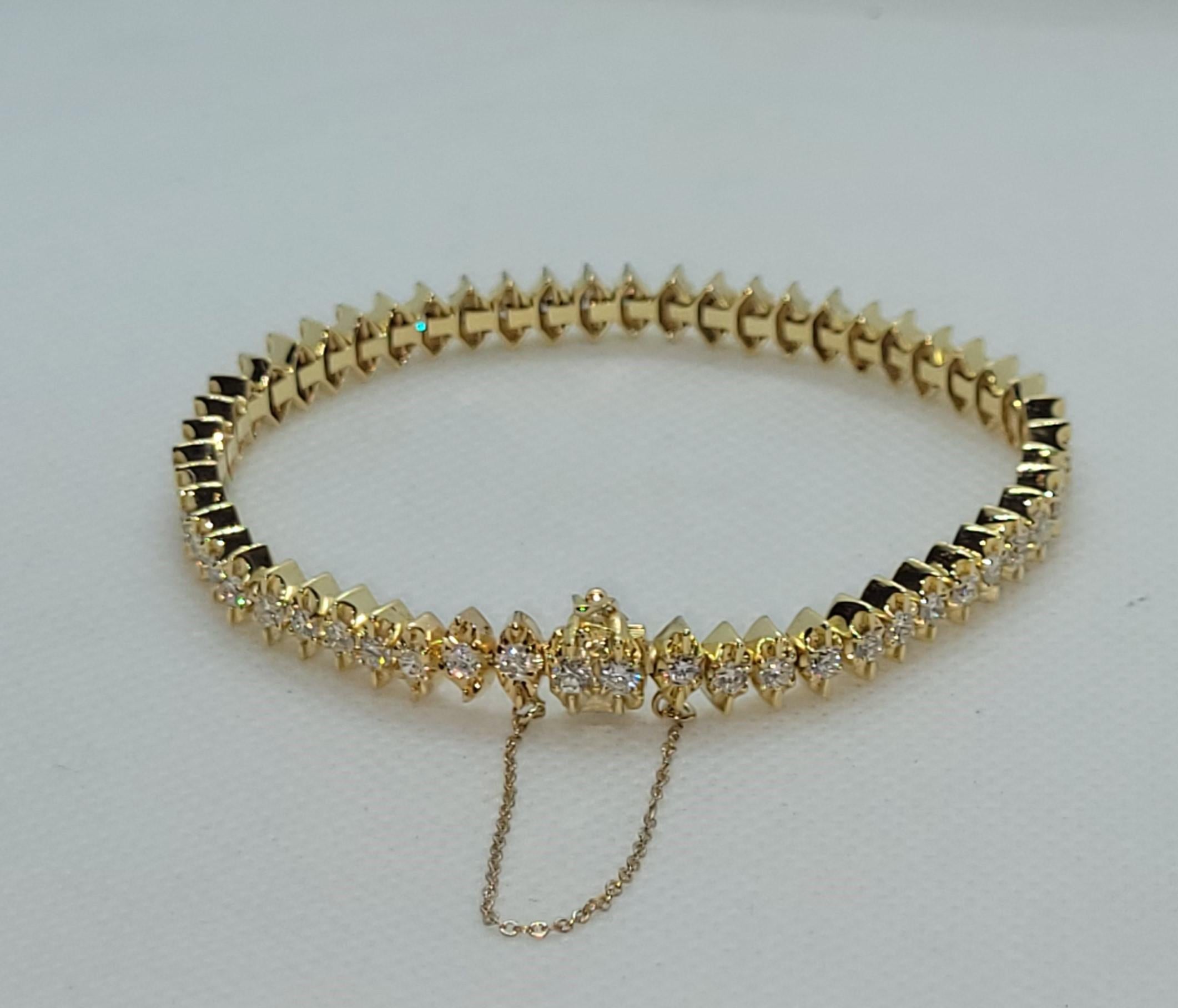 Modern 18kt Gold Round Brilliant Diamond Tennis Bracelet, 7 Inch, 4.05cttw, 24 Grams For Sale