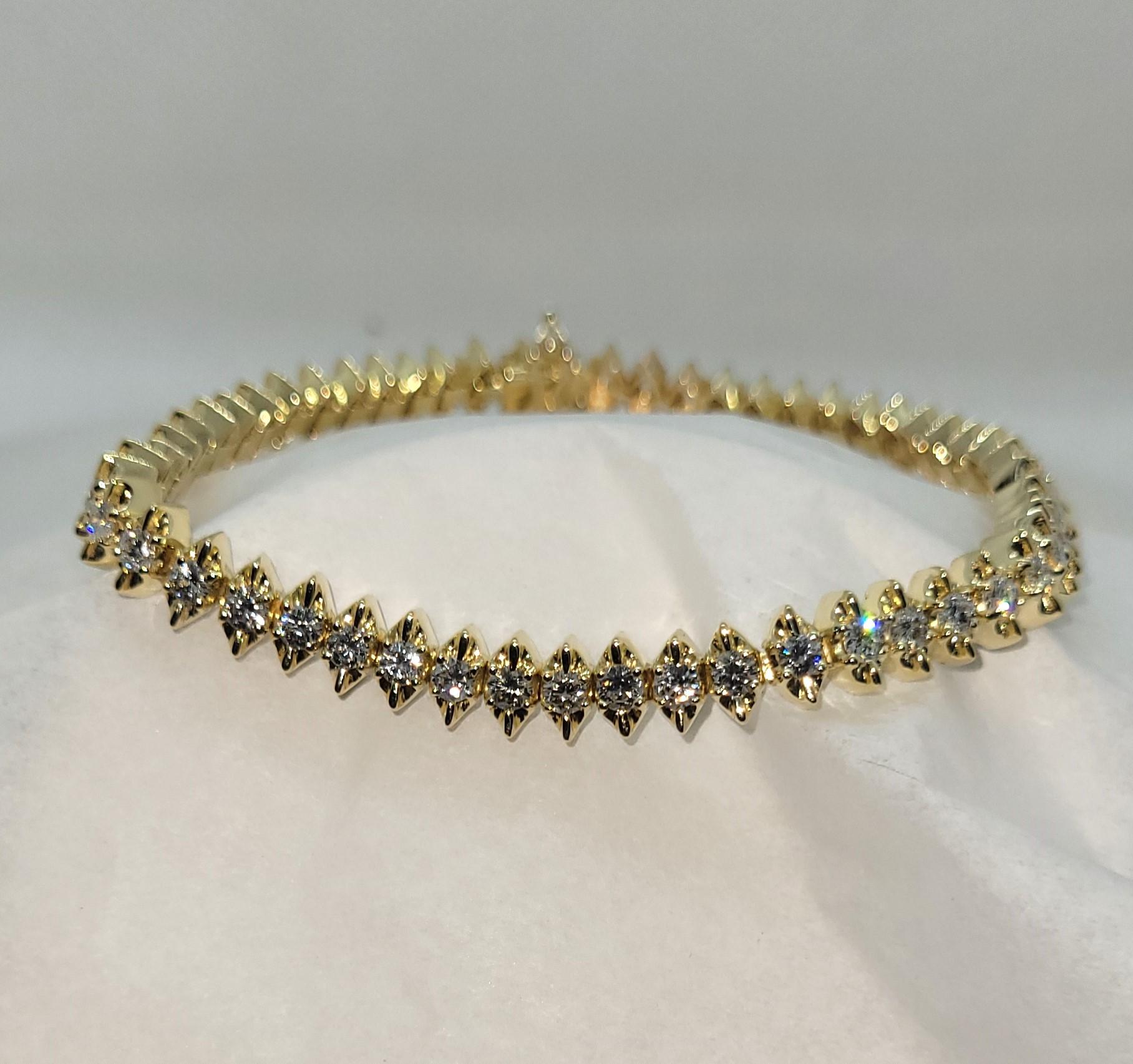 Women's 18kt Gold Round Brilliant Diamond Tennis Bracelet, 7 Inch, 4.05cttw, 24 Grams For Sale