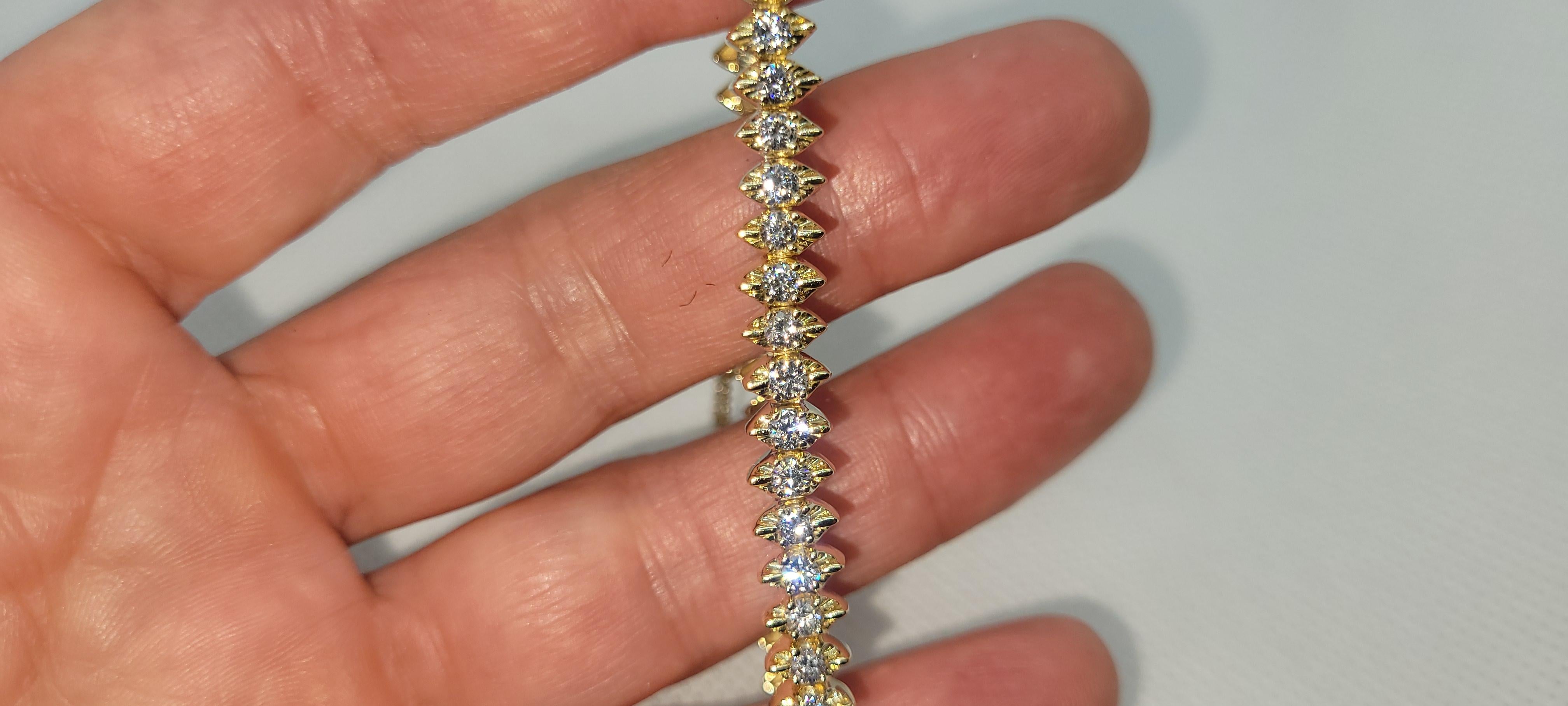 18kt Gold Round Brilliant Diamond Tennis Bracelet, 7 Inch, 4.05cttw, 24 Grams For Sale 1