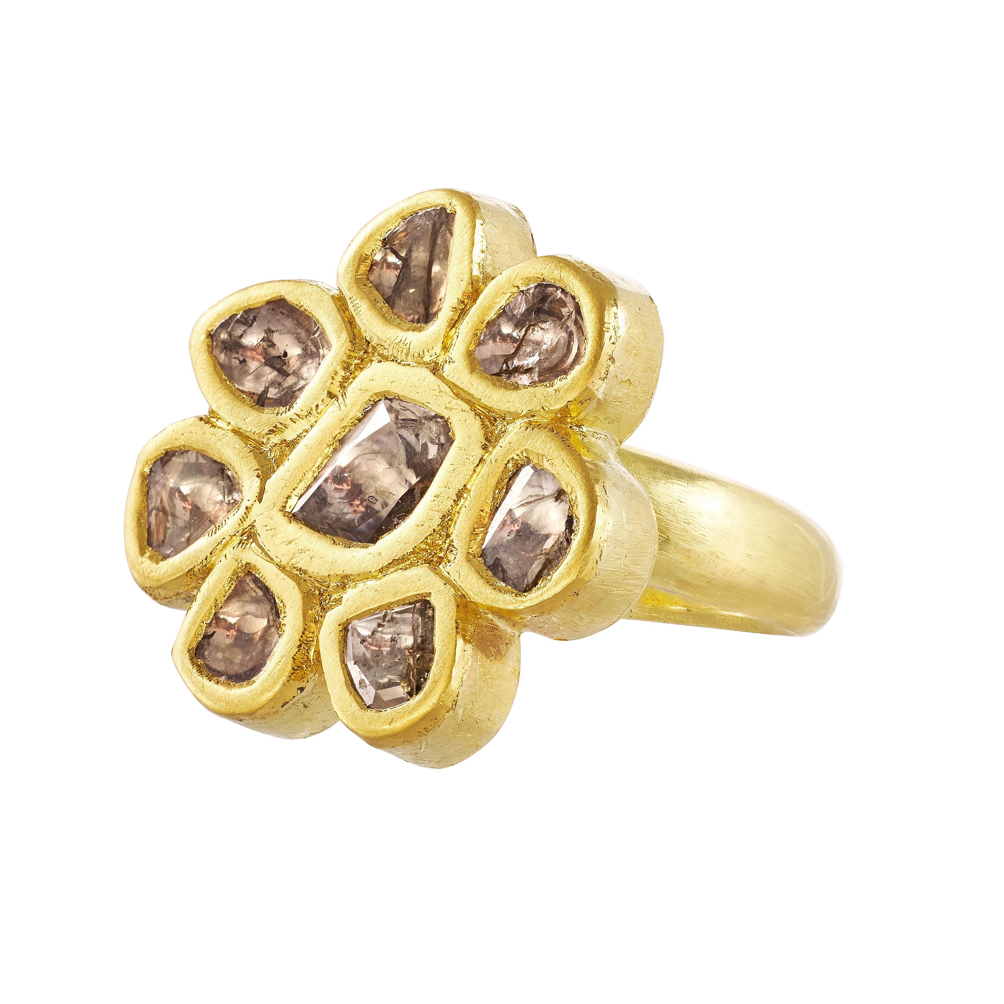 For Sale:  18kt Gold Set 8 Kundan Diamonds Forming a Smaller Flower Shape 'Medium' 2