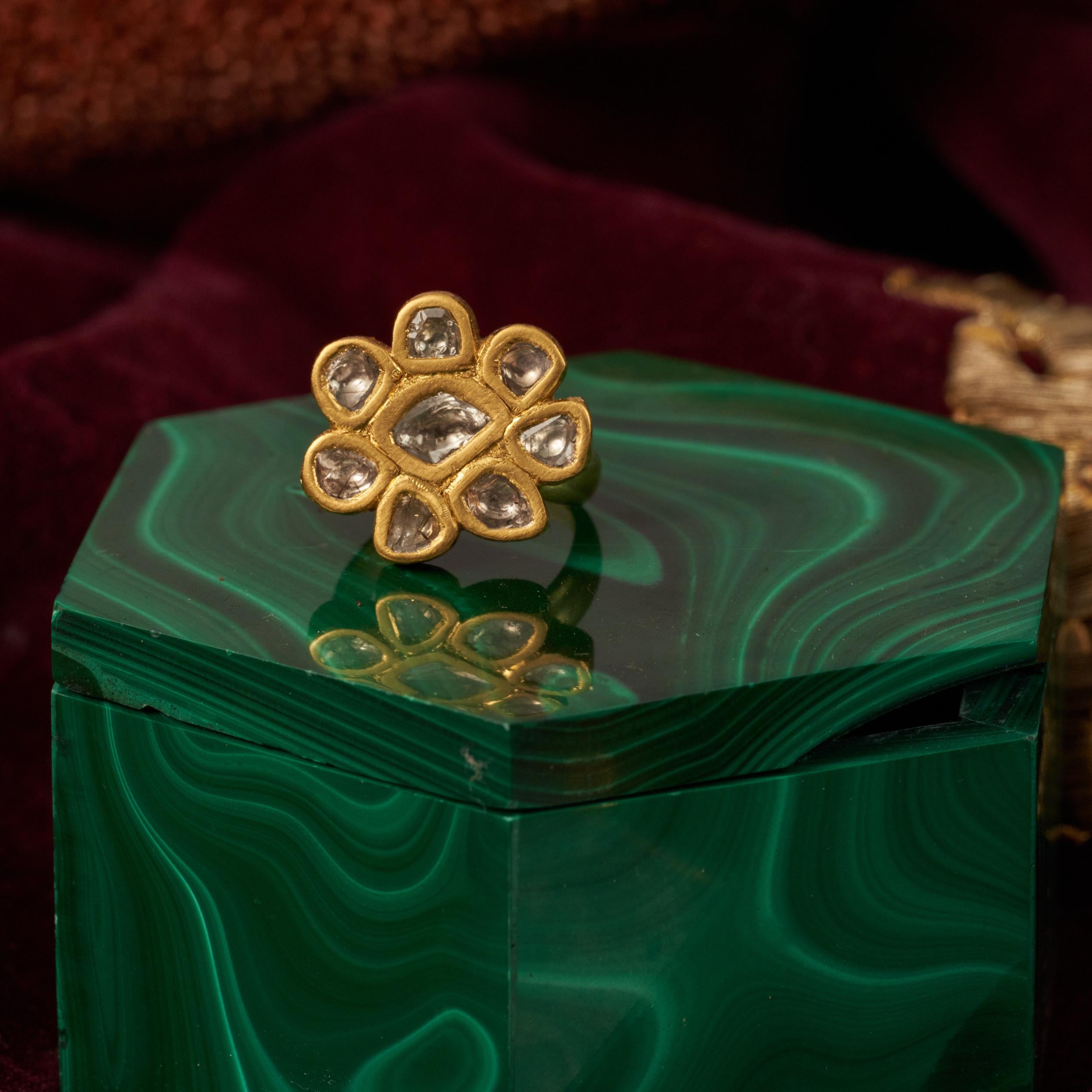 For Sale:  18kt Gold Set 8 Kundan Diamonds Forming a Smaller Flower Shape 'Medium' 3