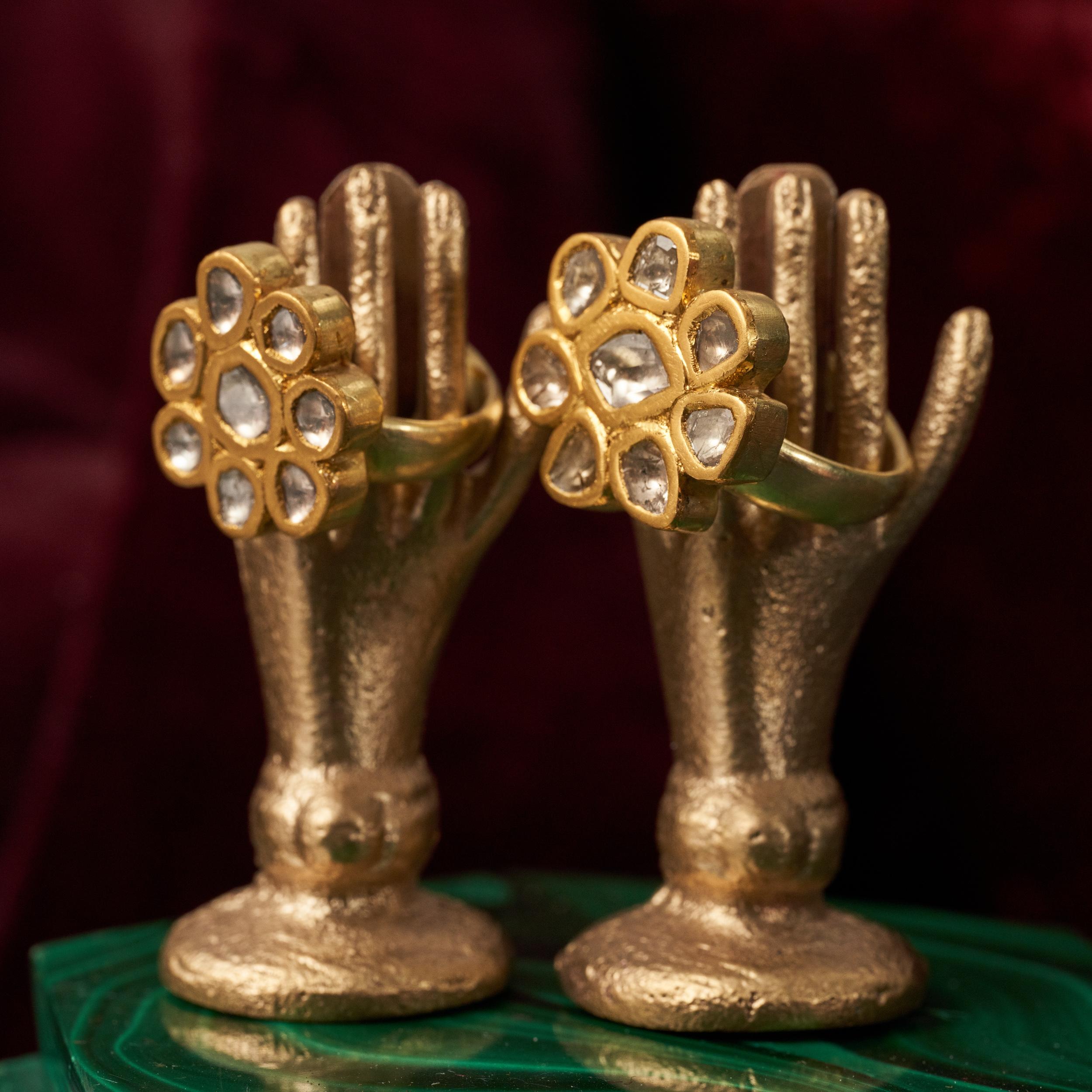 For Sale:  18kt Gold Set 8 Kundan Diamonds Forming a Smaller Flower Shape 'Medium' 4