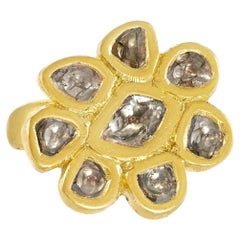 18kt Gold Set 8 Kundan Diamonds Forming a Smaller Flower Shape 'Medium'