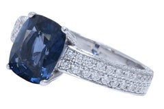 18kt. Solitärring aus Gold mit 2,91 Karat. Birmanischer Spinell & Diamanten ohne Hitze