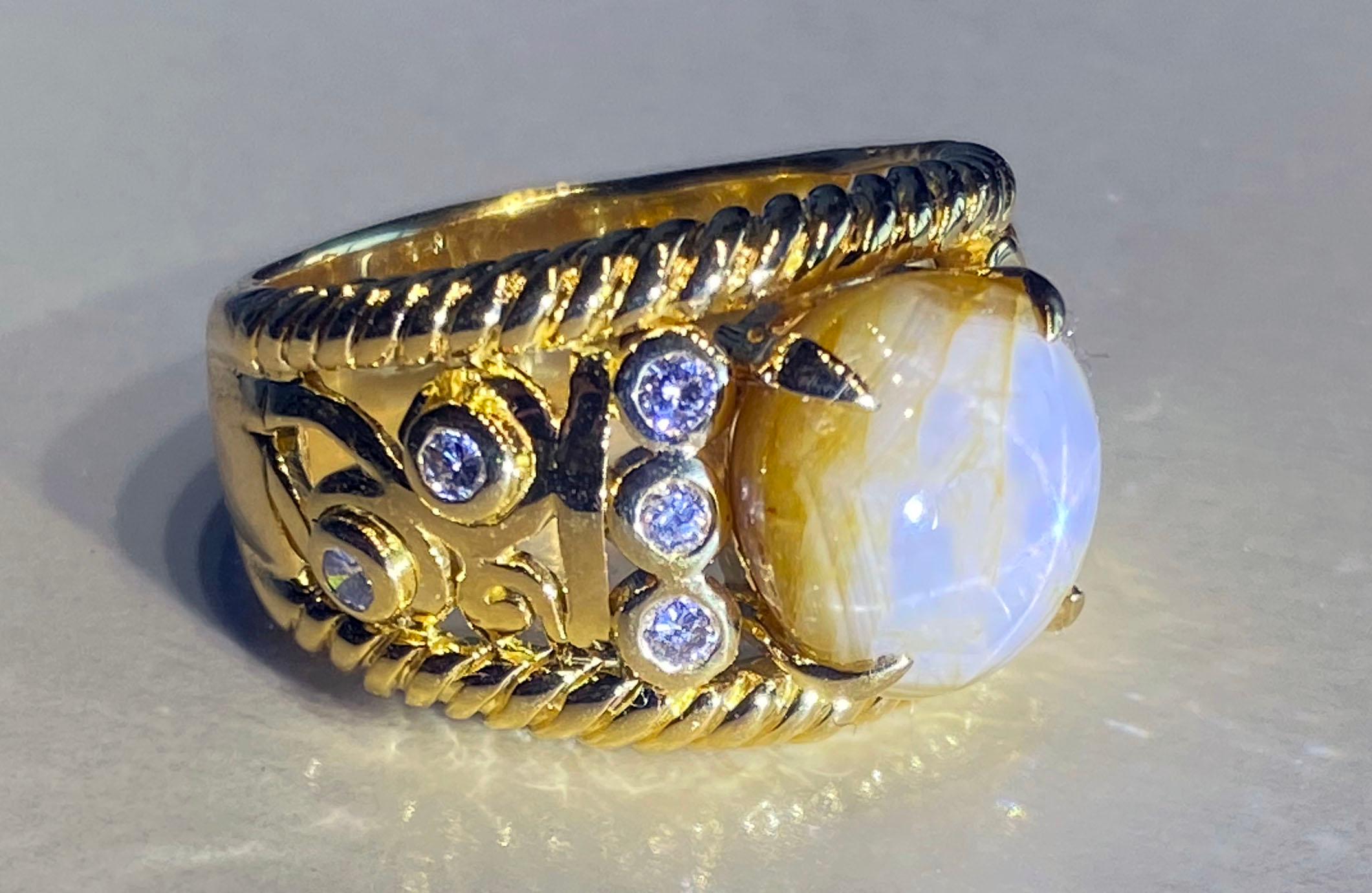 A Star Sapphire & Diamond Ring set in 18kt Yellow Gold  For Sale 7