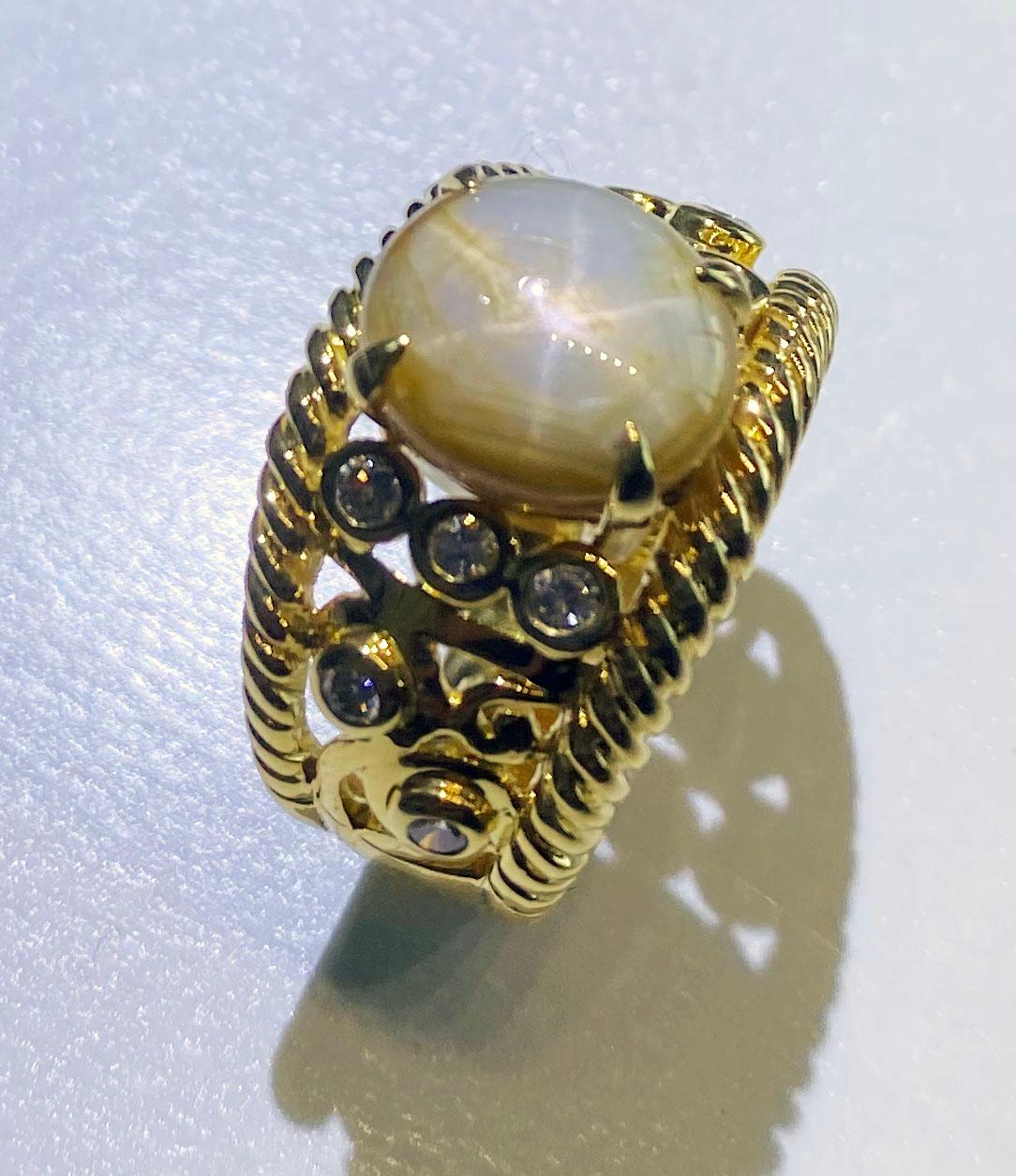 A Star Sapphire & Diamond Ring set in 18kt Yellow Gold  In New Condition For Sale In Seattle, WA