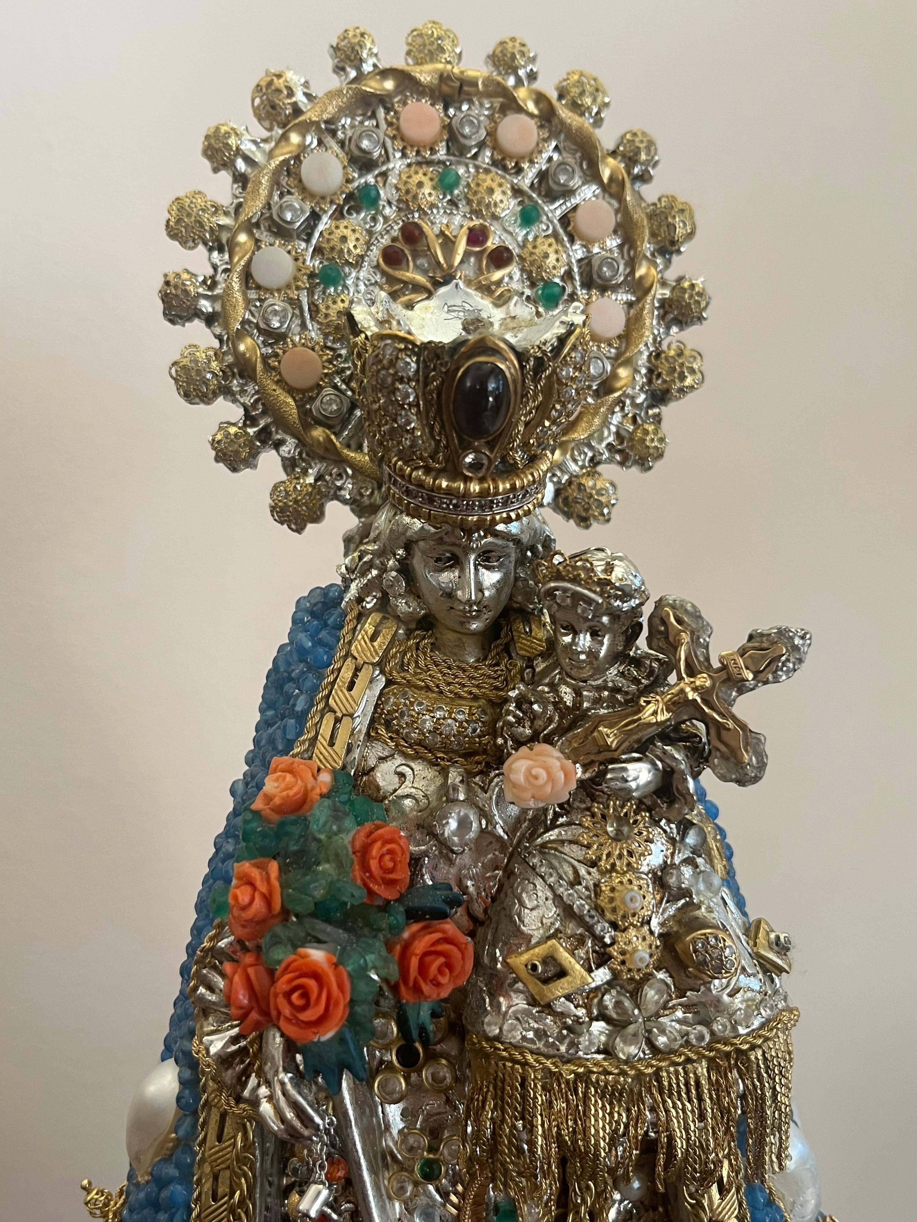 Statue De Nuestra Señora De Los Desamparados (The Virgin of the Forsaken) with 18Kt Gold Italy, 1980.
This Madonna is the protector of Valencia. My grandfather in 1990, on the occasion of a pilgrimage, bought the pewter statue. Being a goldsmith