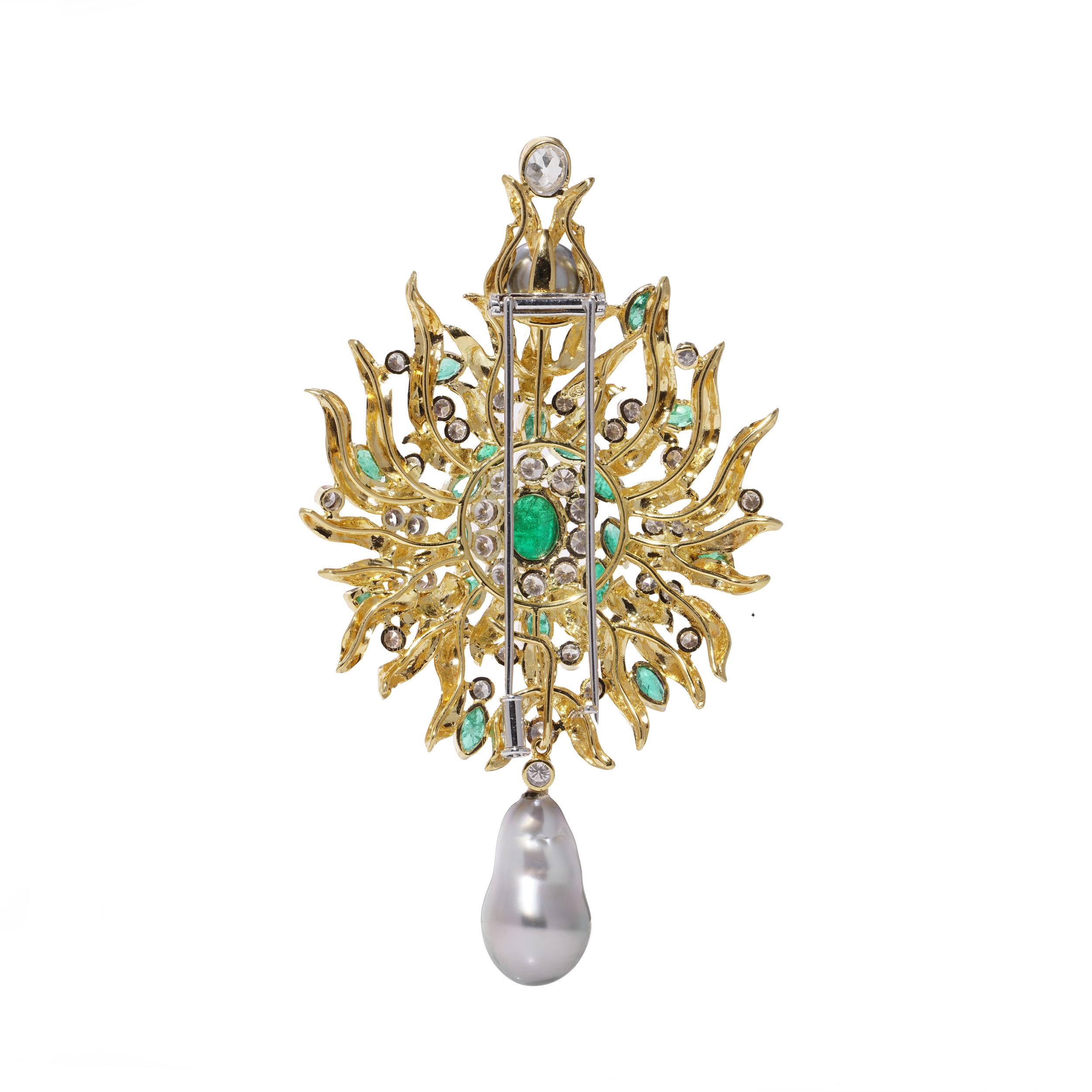 Broche tourbillonnant en or 18 carats avec diamants, émeraudes et perles de Tahiti en vente 3