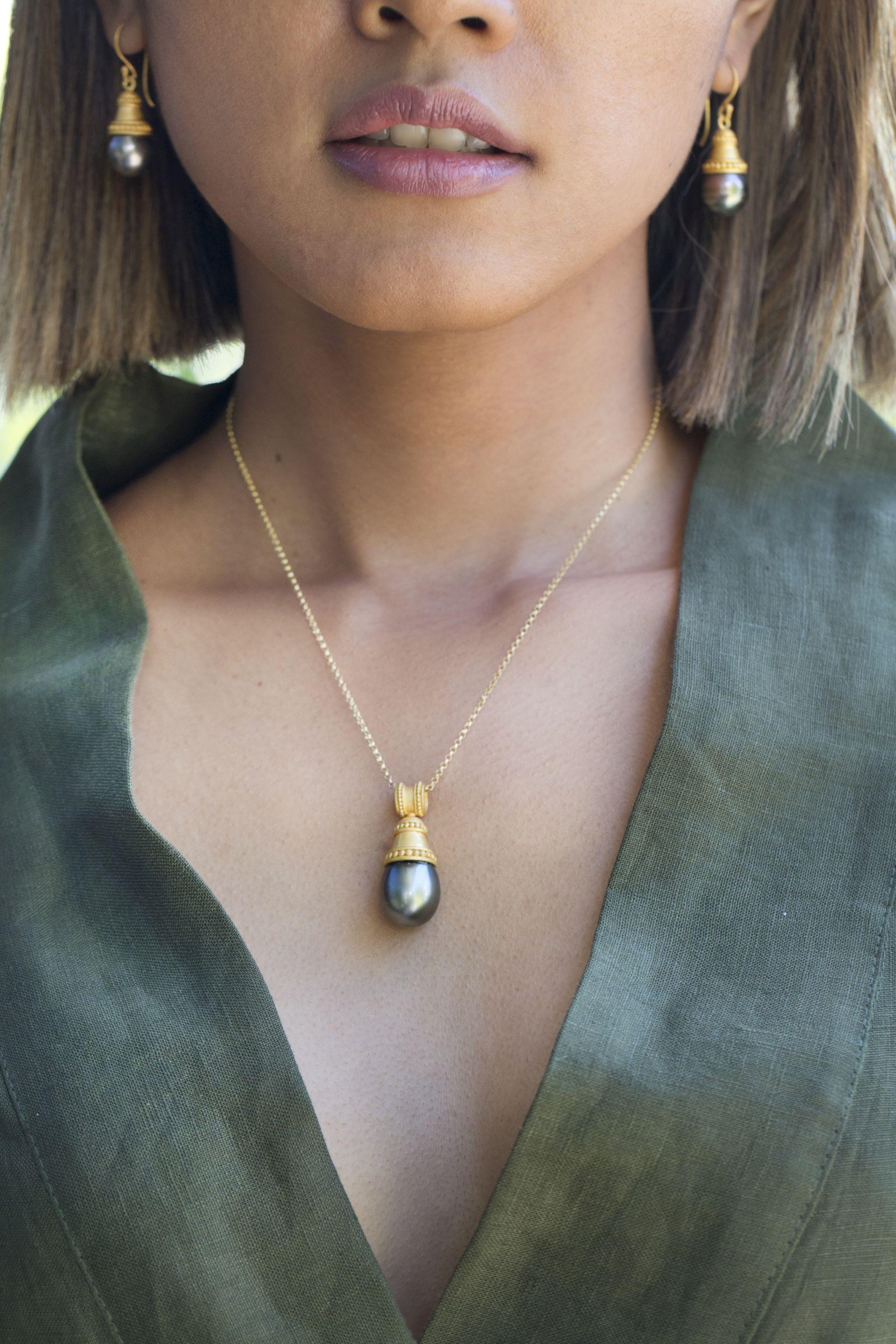 Handcrafted Etruscan style pendant . 18 karat gold with a Tahitian grey pearl. Magnificent one of by Maison de Bali private collection.

Handcrafted Etruscan style dangling earrings. 18 karat gold with a Tahitian grey pearl. The gold cap is