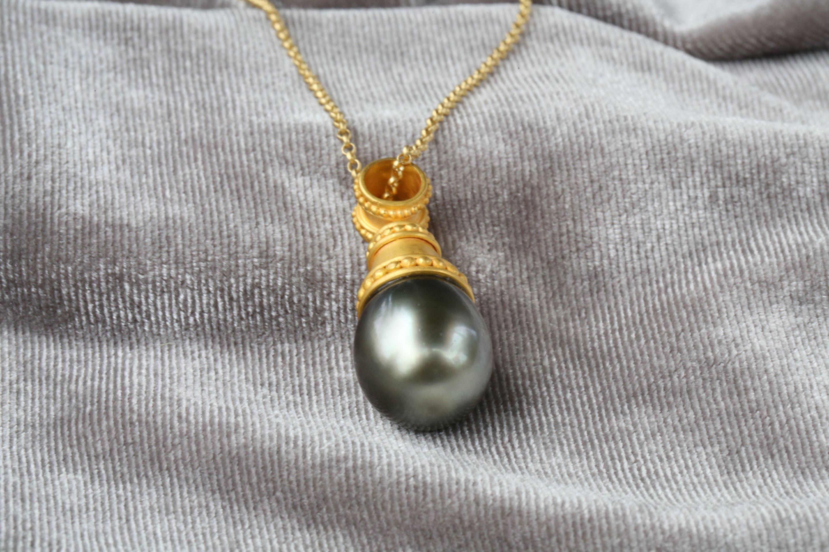 18kt Gold Tahitian Grey Pearl Handcrafted Etruscan Style Pendant In New Condition For Sale In Singapore, SG