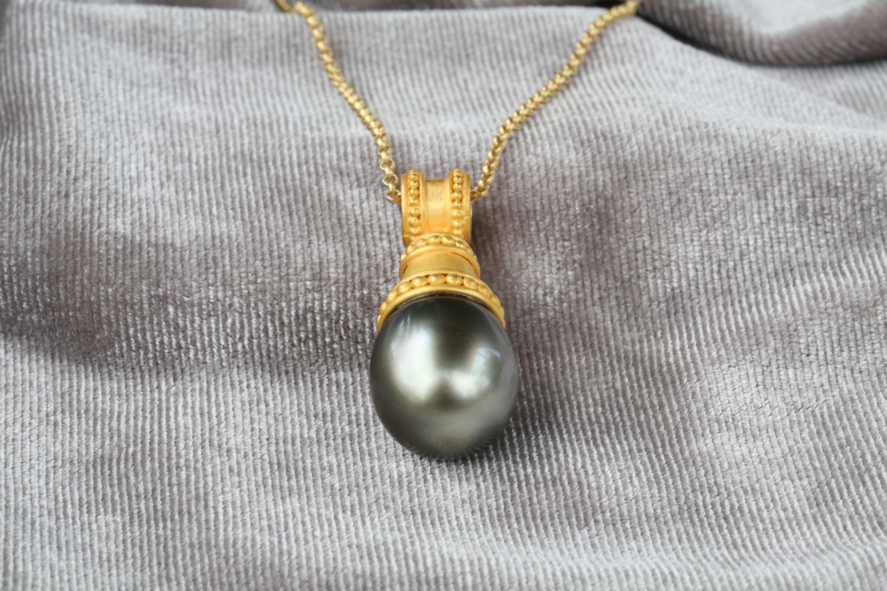 18kt Gold Tahitian Grey Pearl Handcrafted Etruscan Style Pendant For Sale 1