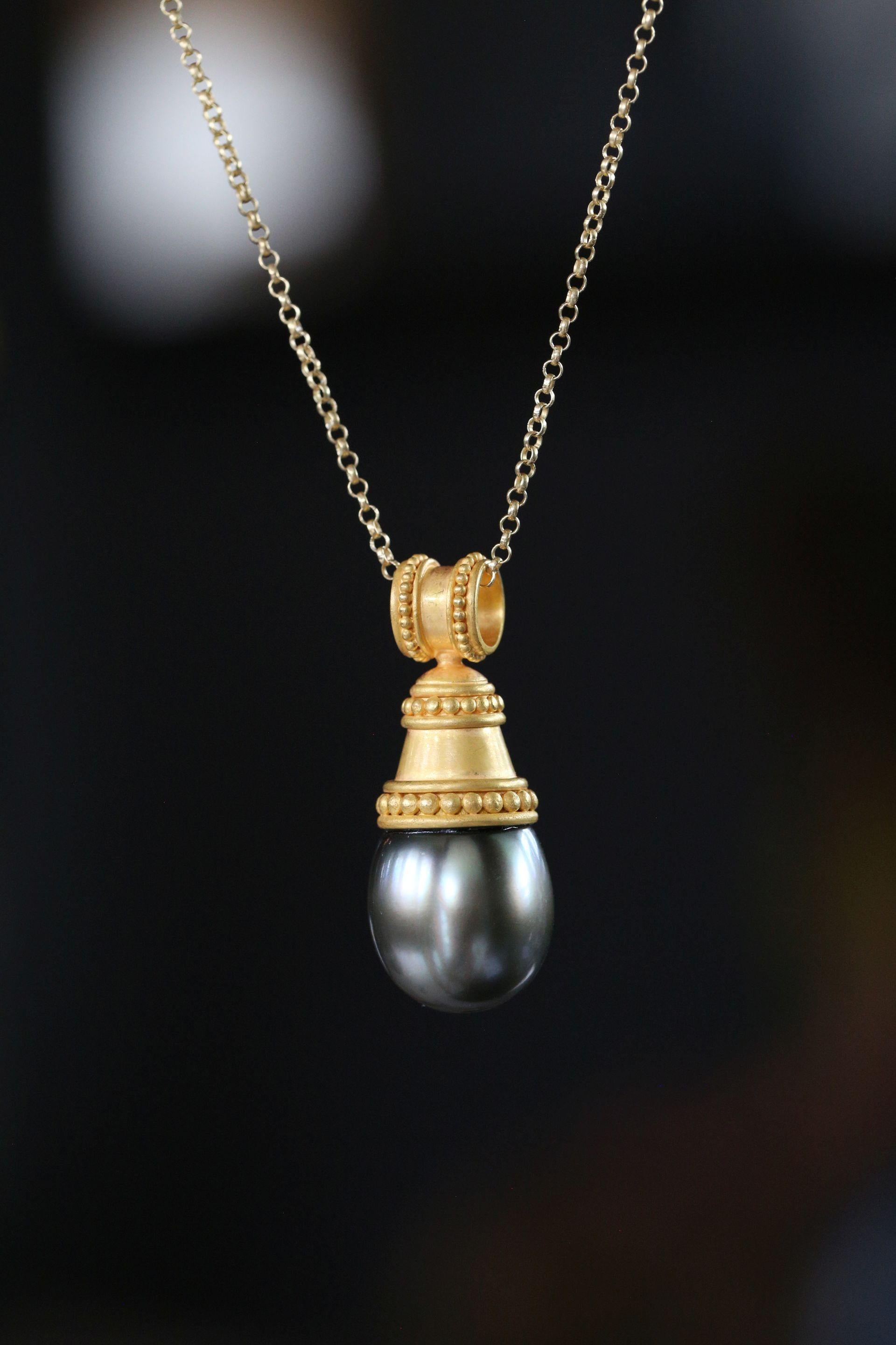 18kt Gold Tahitian Grey Pearl Handcrafted Etruscan Style Pendant For Sale 2