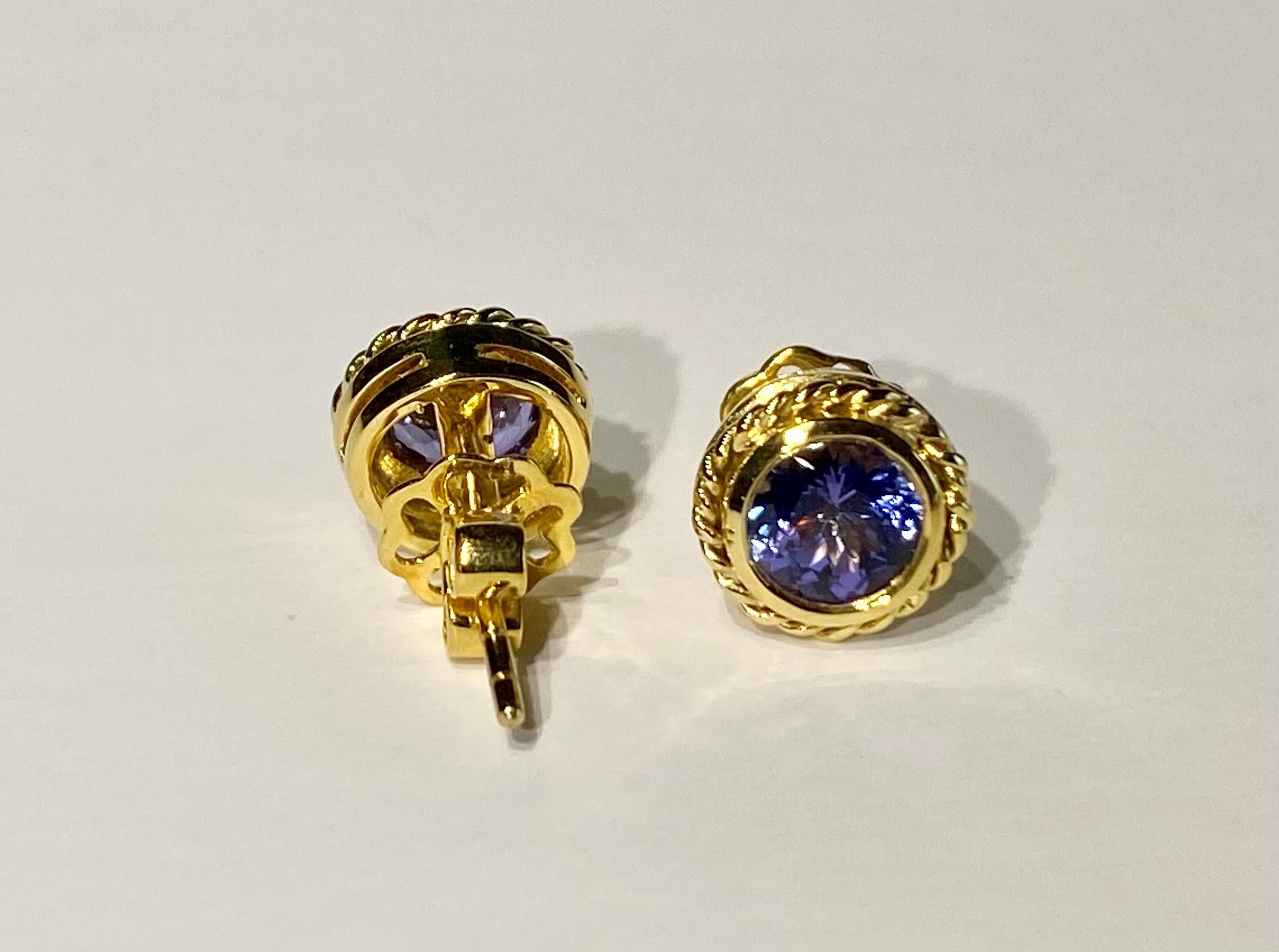 18kt Gold Tanzanite Stud Earrings In New Condition For Sale In Seattle, WA