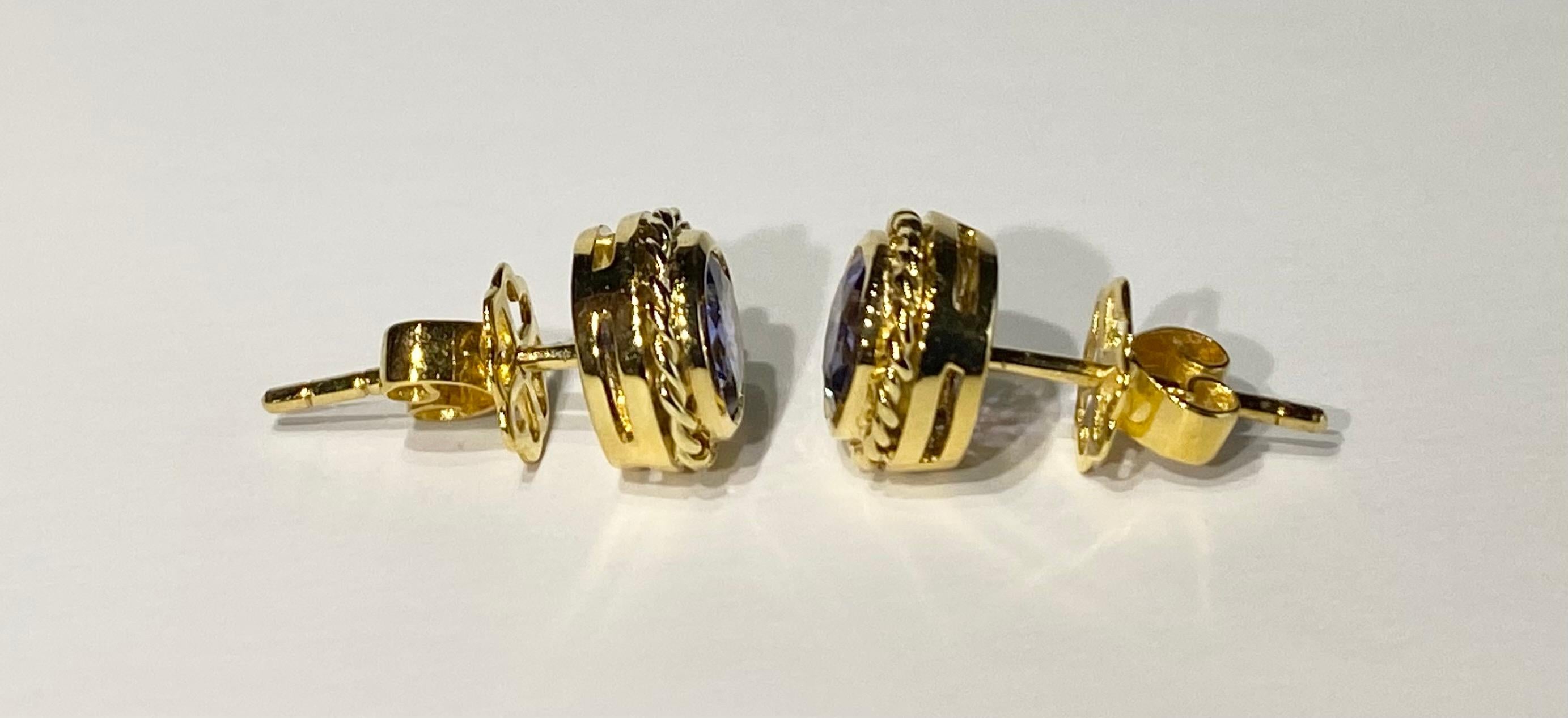 18kt Gold Tanzanite Stud Earrings For Sale 3