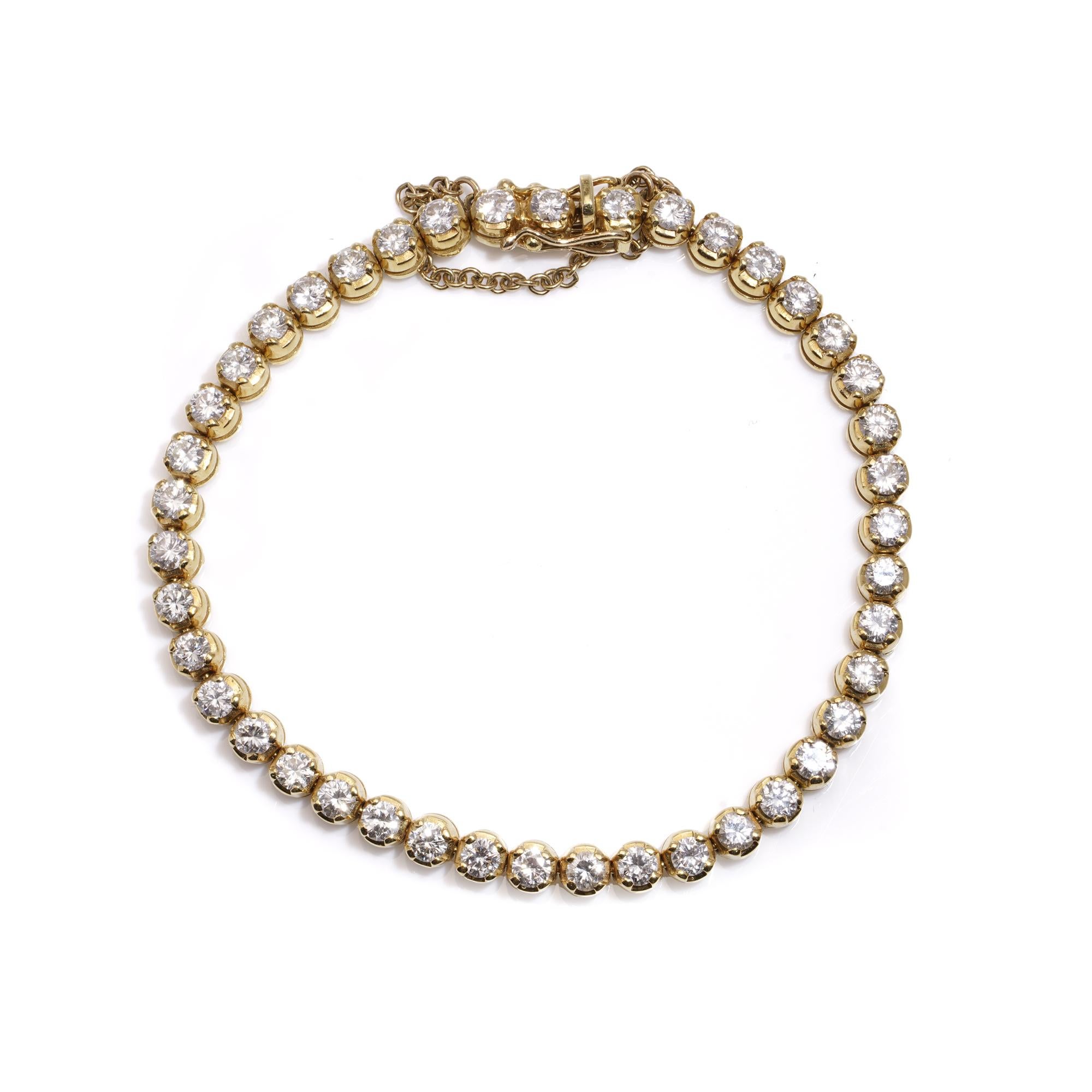 18kt gold tennis bracelet set with 6.30 carats of round brilliant diamonds  For Sale 4