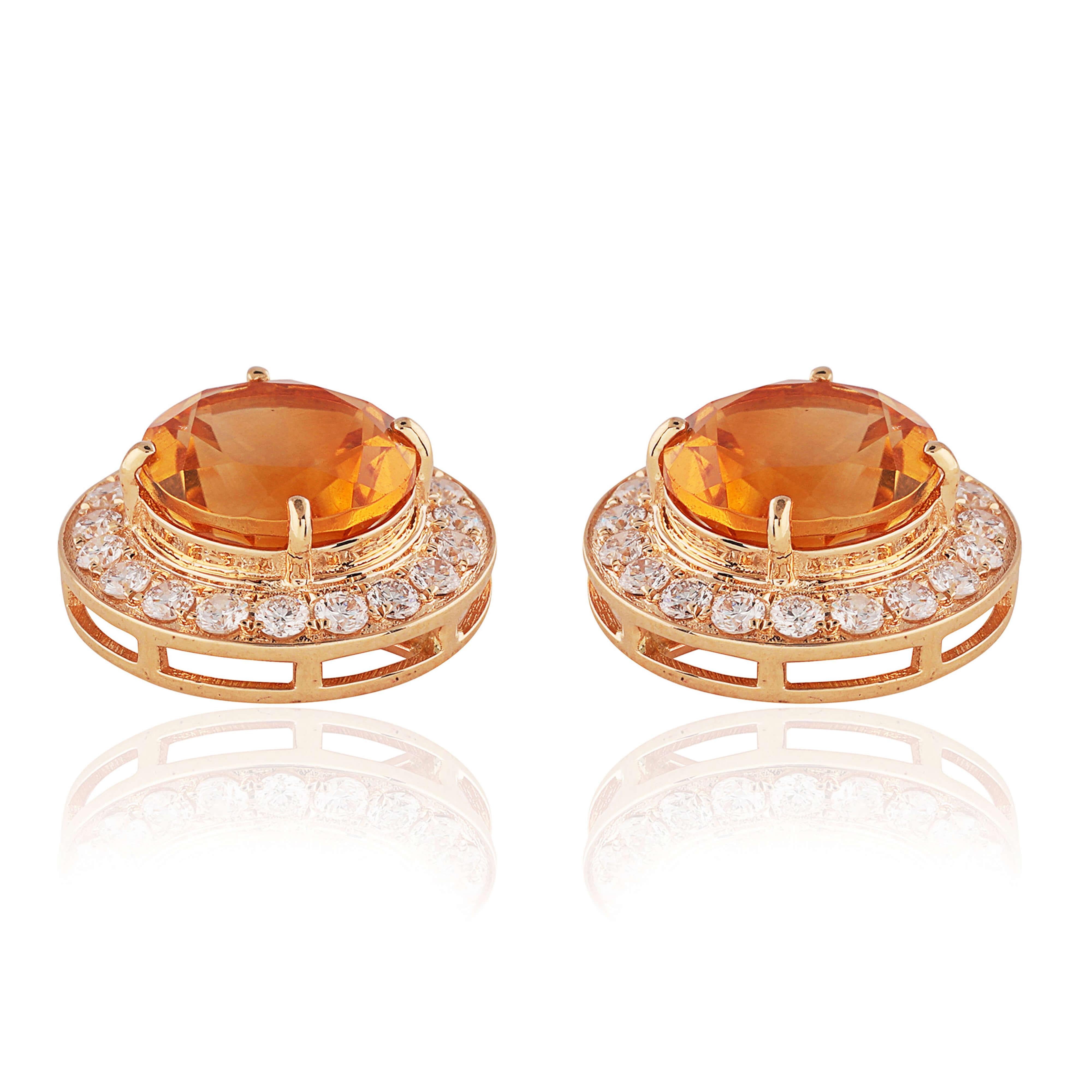 A forever piece of jewellery. A classic, an heirloom. A great (‘can’t go wrong) gift!

Set on 18kt gold with consciously sourced round cut brilliant diamonds and high topaz.

3.7 grams 18kt gold; 0.59 carat round brilliant cut diamonds; 3.66 carat