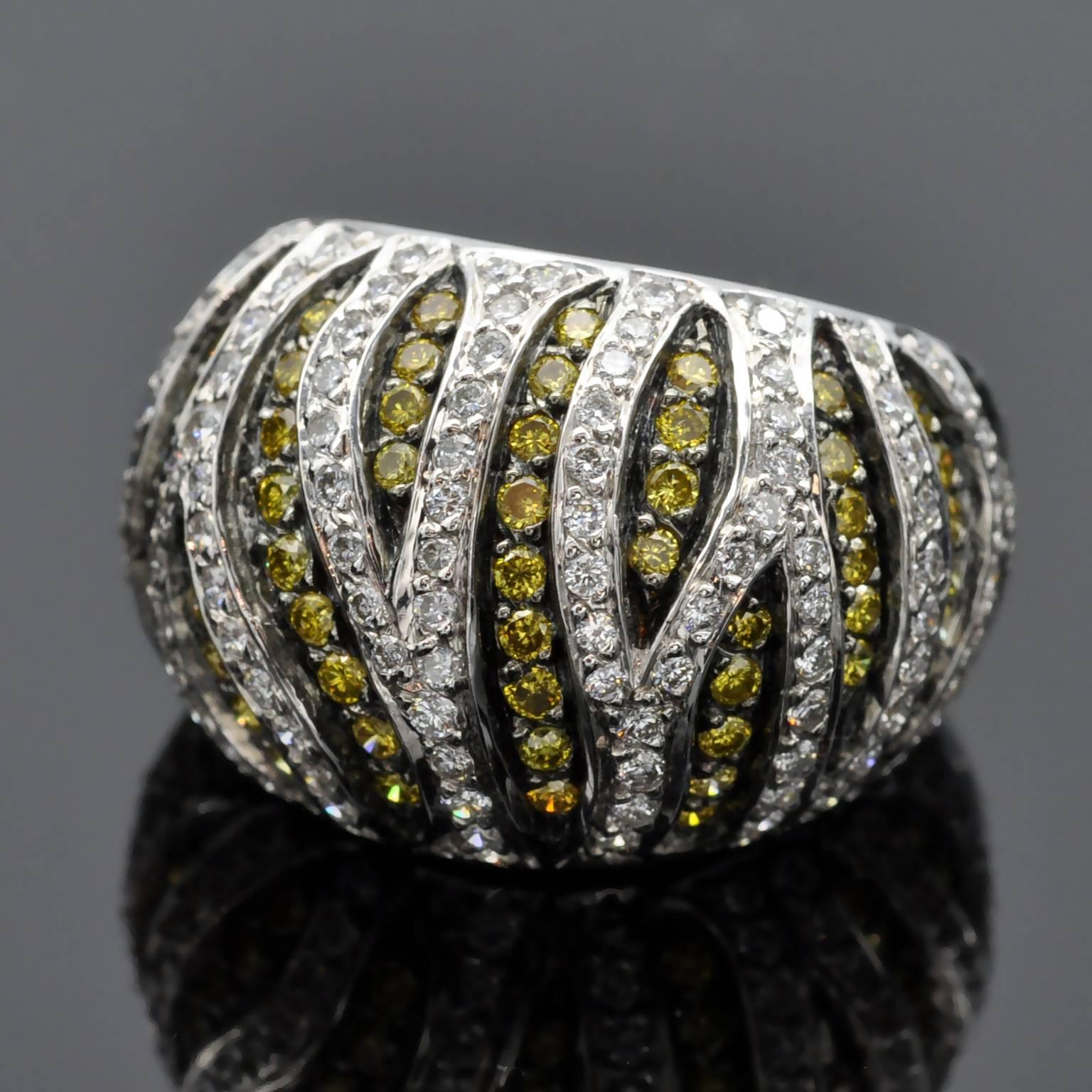 Dashing diamond domed ring ! A tiger like pattern set with contrasting yellow and white diamond set in 18 kt white gold.
Diamond total weight: ±1.05 carat
