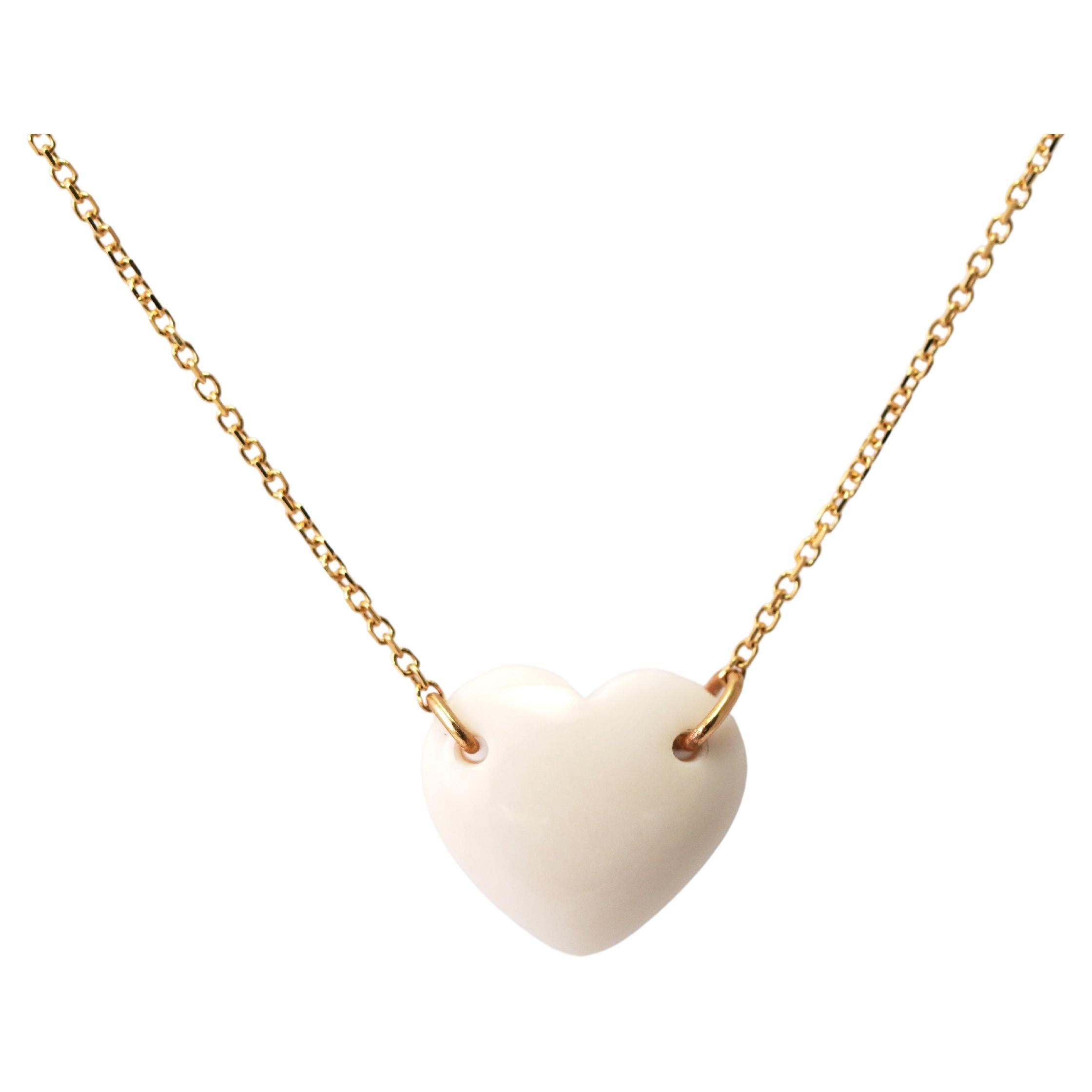 18kt Gold White Cacholong Opal Heart-shaped Necklace