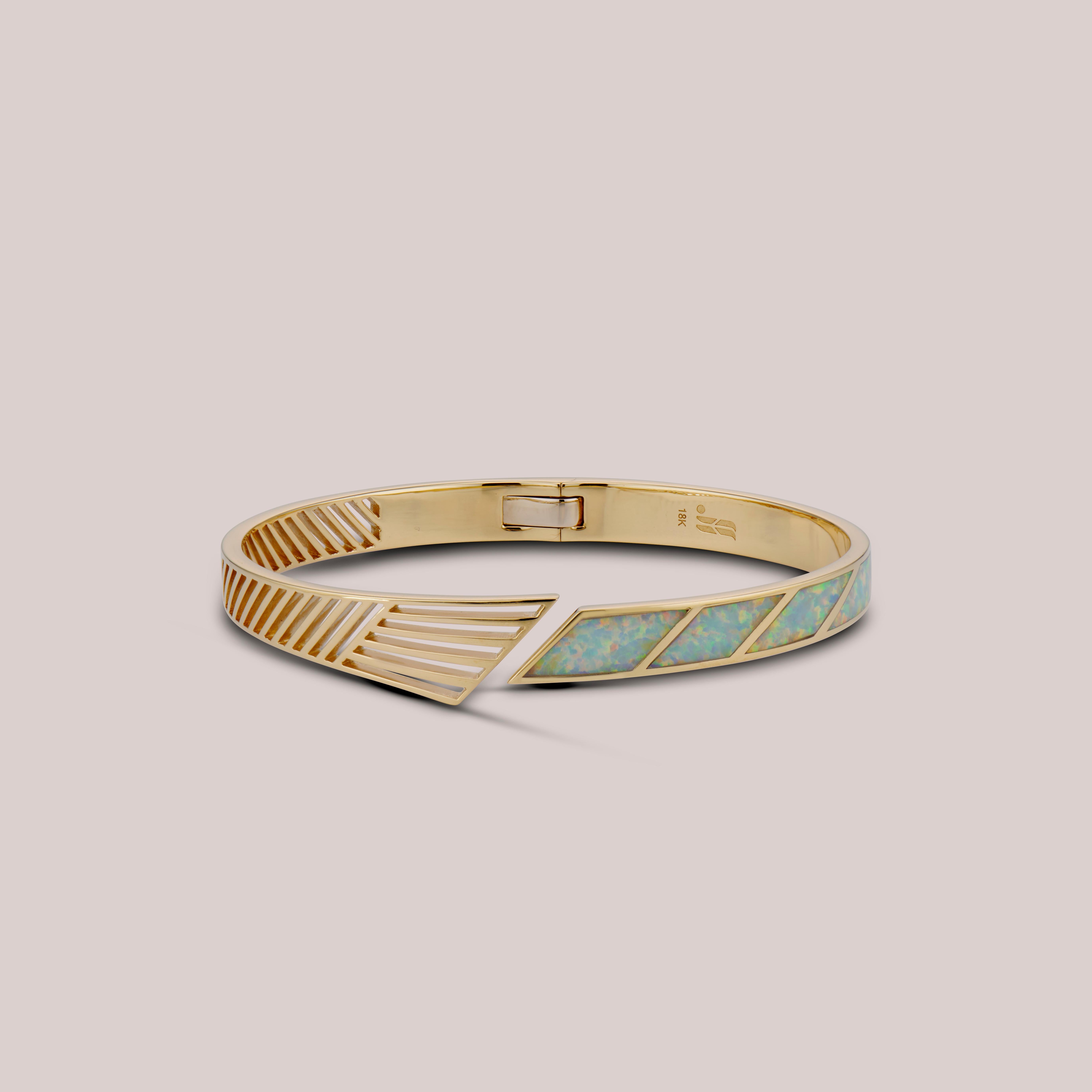 JV Insardi 18kt Gold White Opal Bangle In New Condition In New York, NY