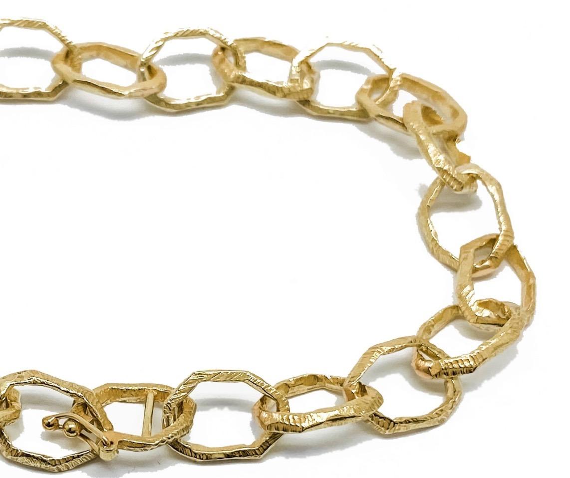 18 Karat Hand Carved Small Link Bracelet In New Condition For Sale In Brooklyn, NY