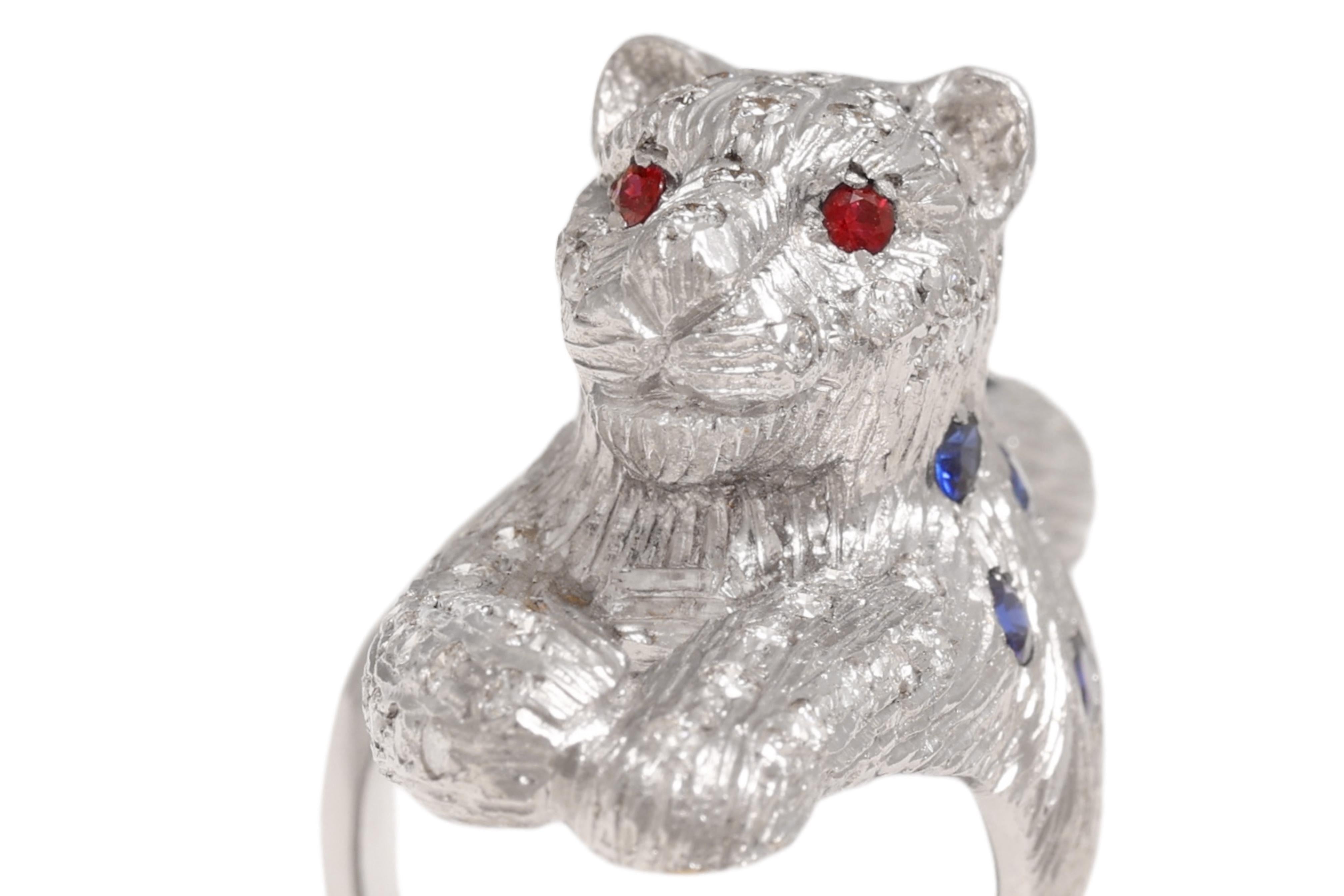 18 Karat Maramenos Pateras Panther- oder Tigerring mit Diamanten und Saphiren (Kunsthandwerker*in) im Angebot