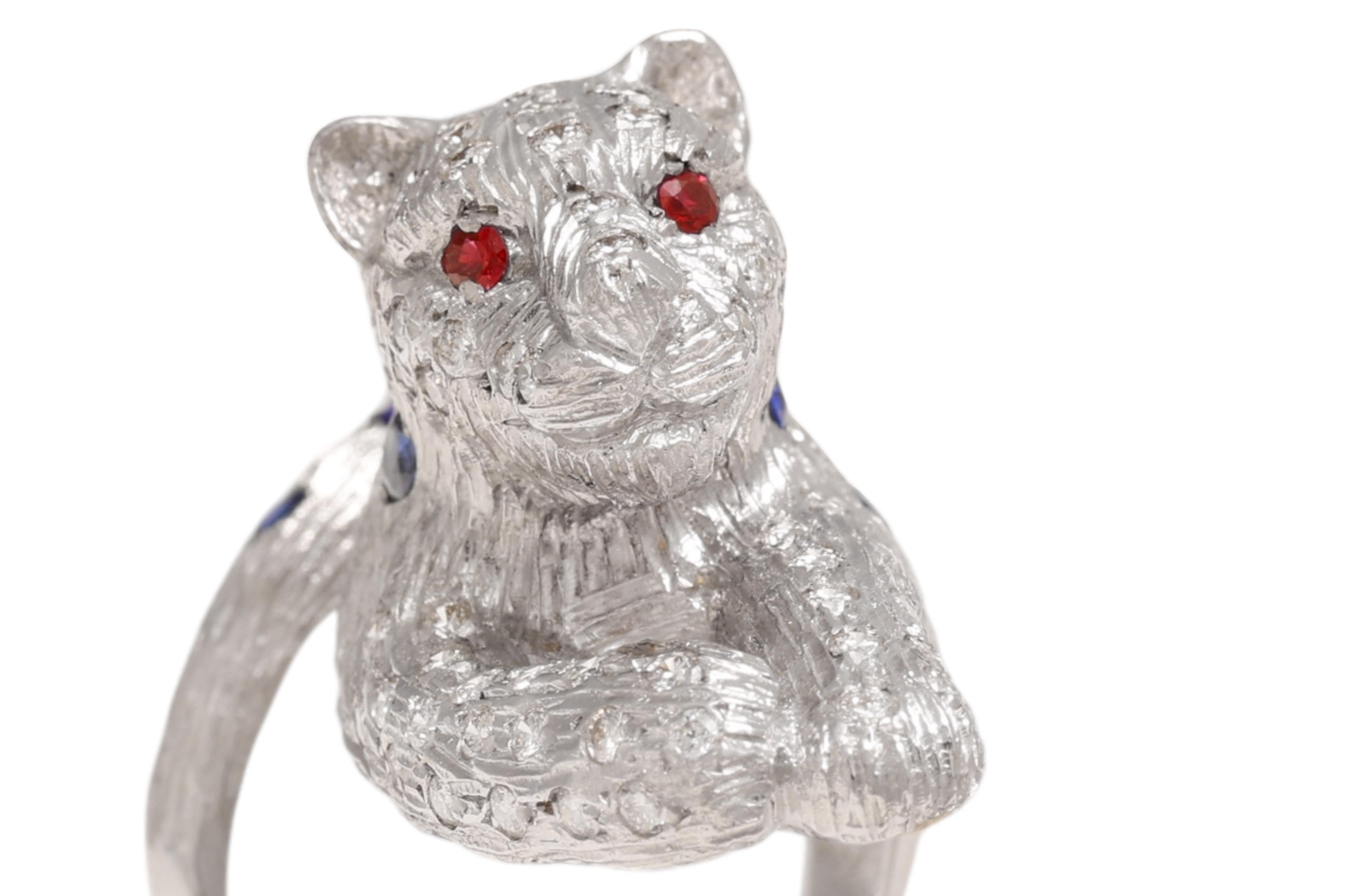 18 Karat Maramenos Pateras Panther- oder Tigerring mit Diamanten und Saphiren im Angebot 1