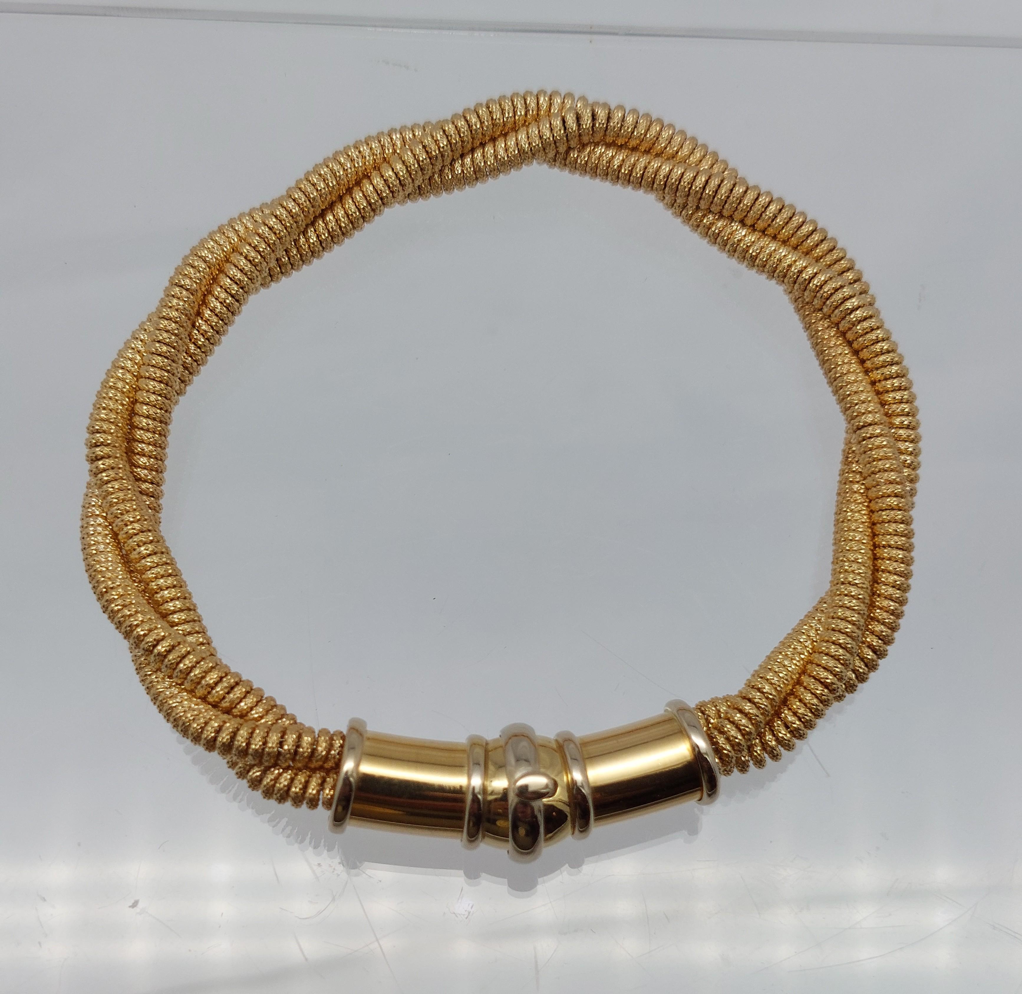 Classique italien.....................

Bracelet en or jaune 18 carats à trois brins et corde spiralée  avec tube et fermoir à bille.

Longueur du bracelet  8″

Mesure des bobines  6 mm de largeur

Bracelet pèse  25,01 grammes

Fermoir intérieur
