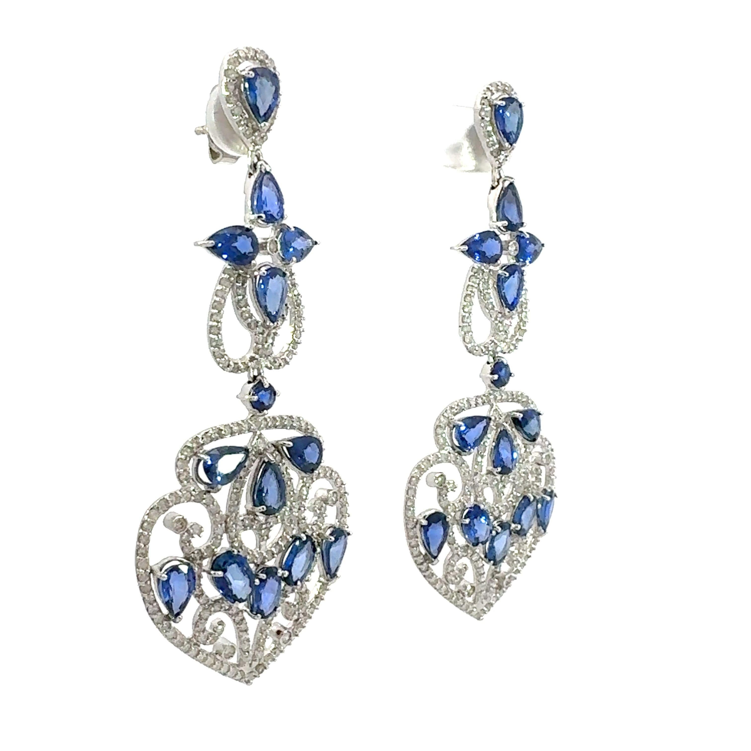 18Kt natural blue sapphire and diamond earrings In New Condition For Sale In New York, NY