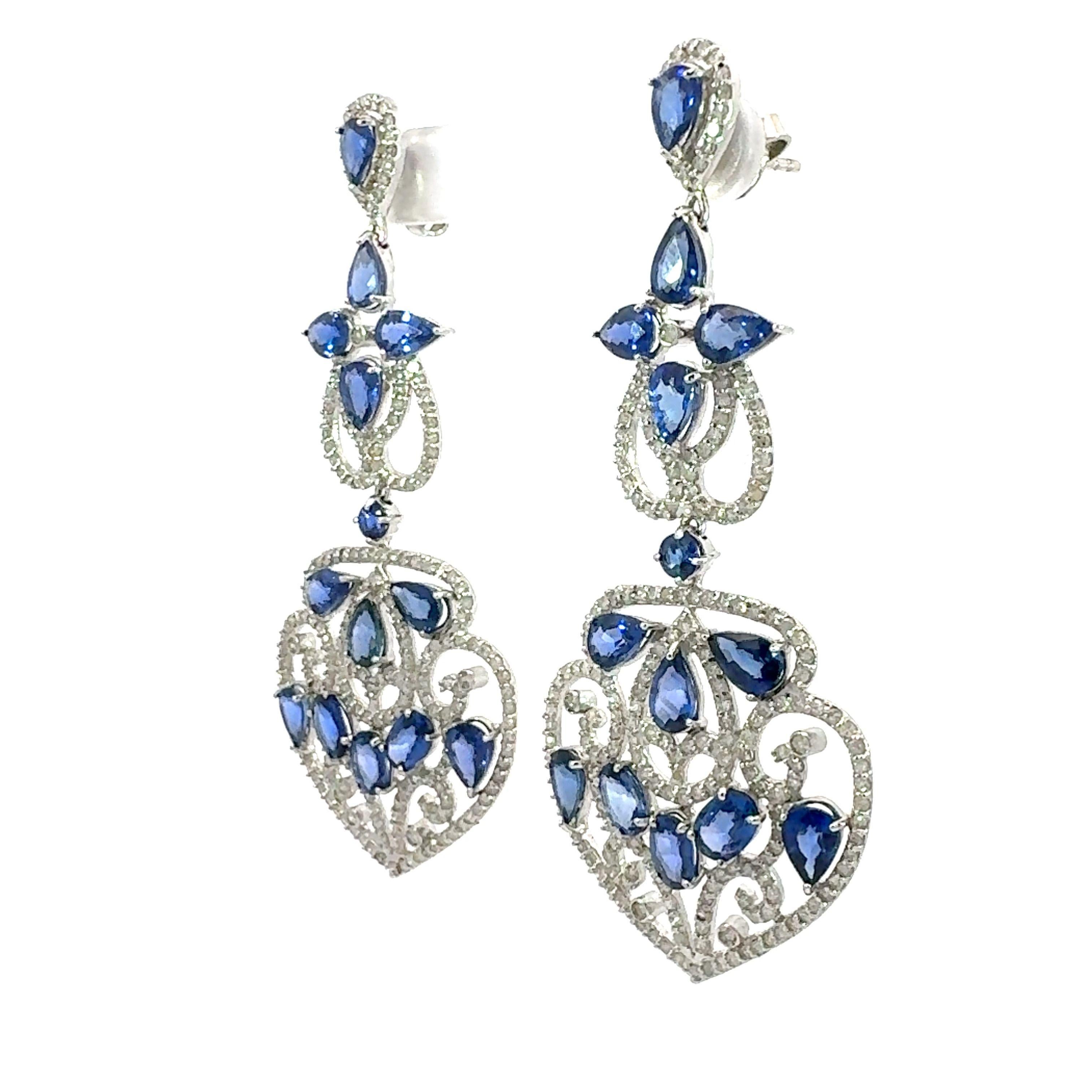 Women's 18Kt natural blue sapphire and diamond earrings For Sale