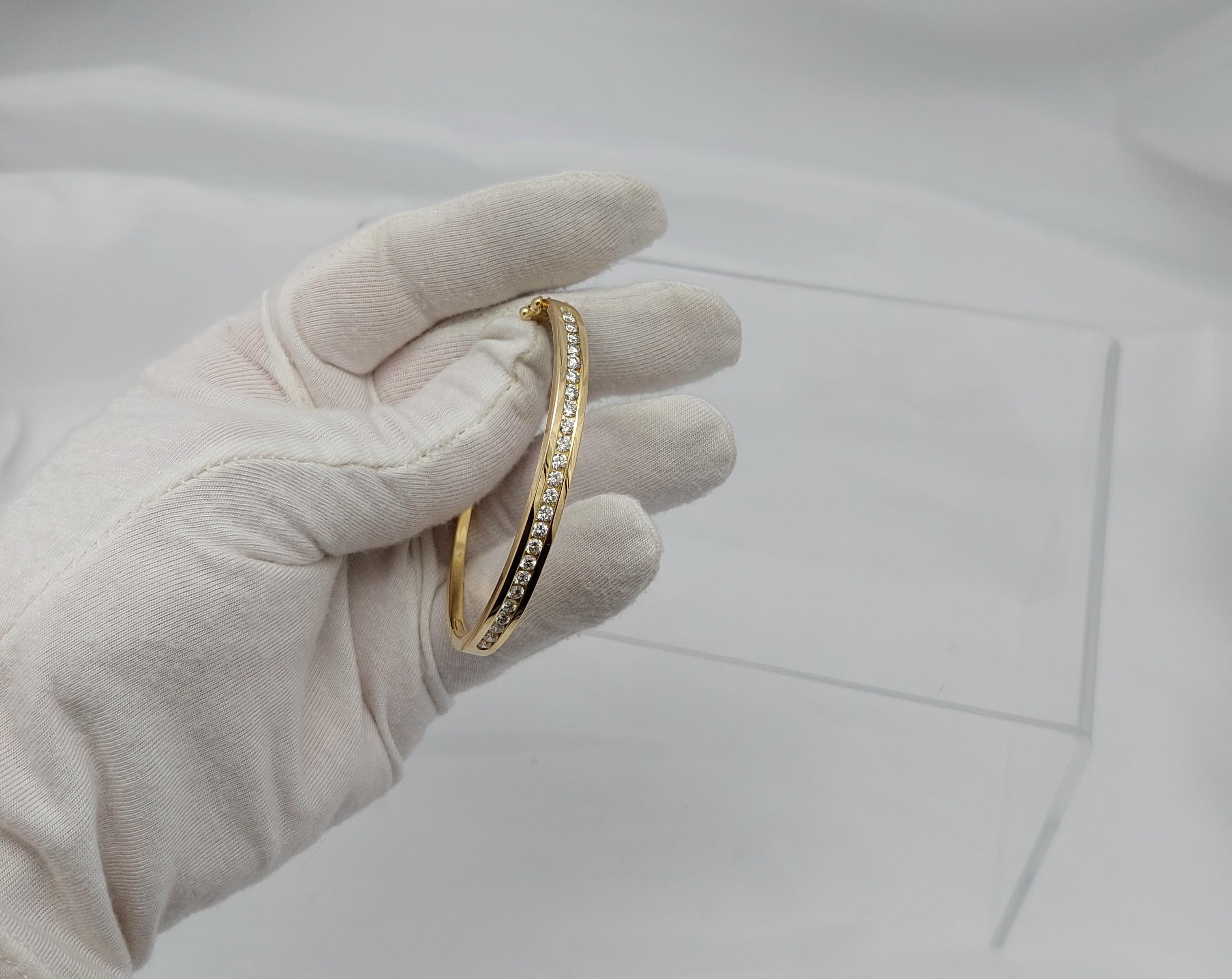 18KT Natürlicher Diamant Armreif (Rundschliff) im Angebot