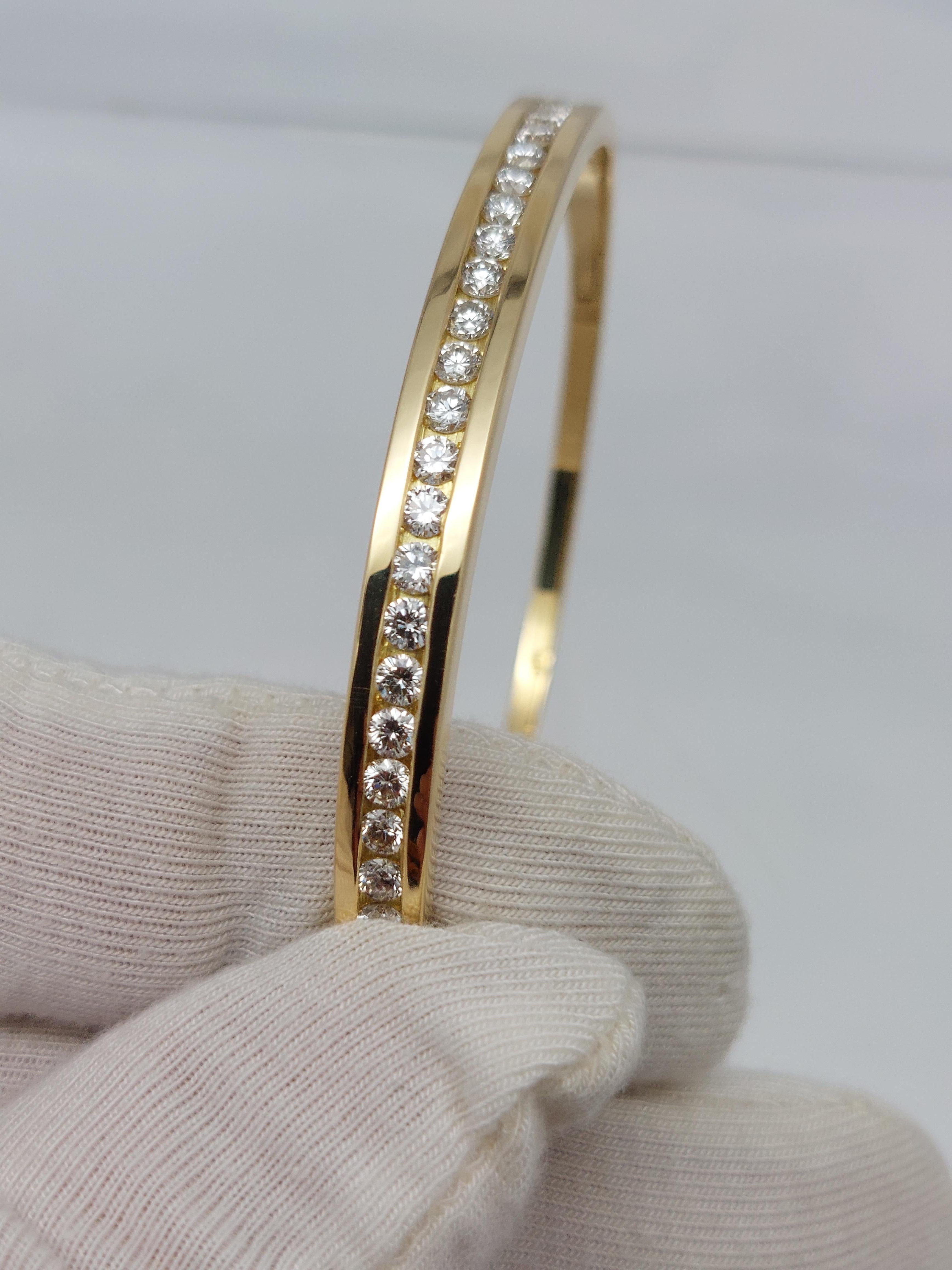 18KT Natürlicher Diamant Armreif für Damen oder Herren im Angebot