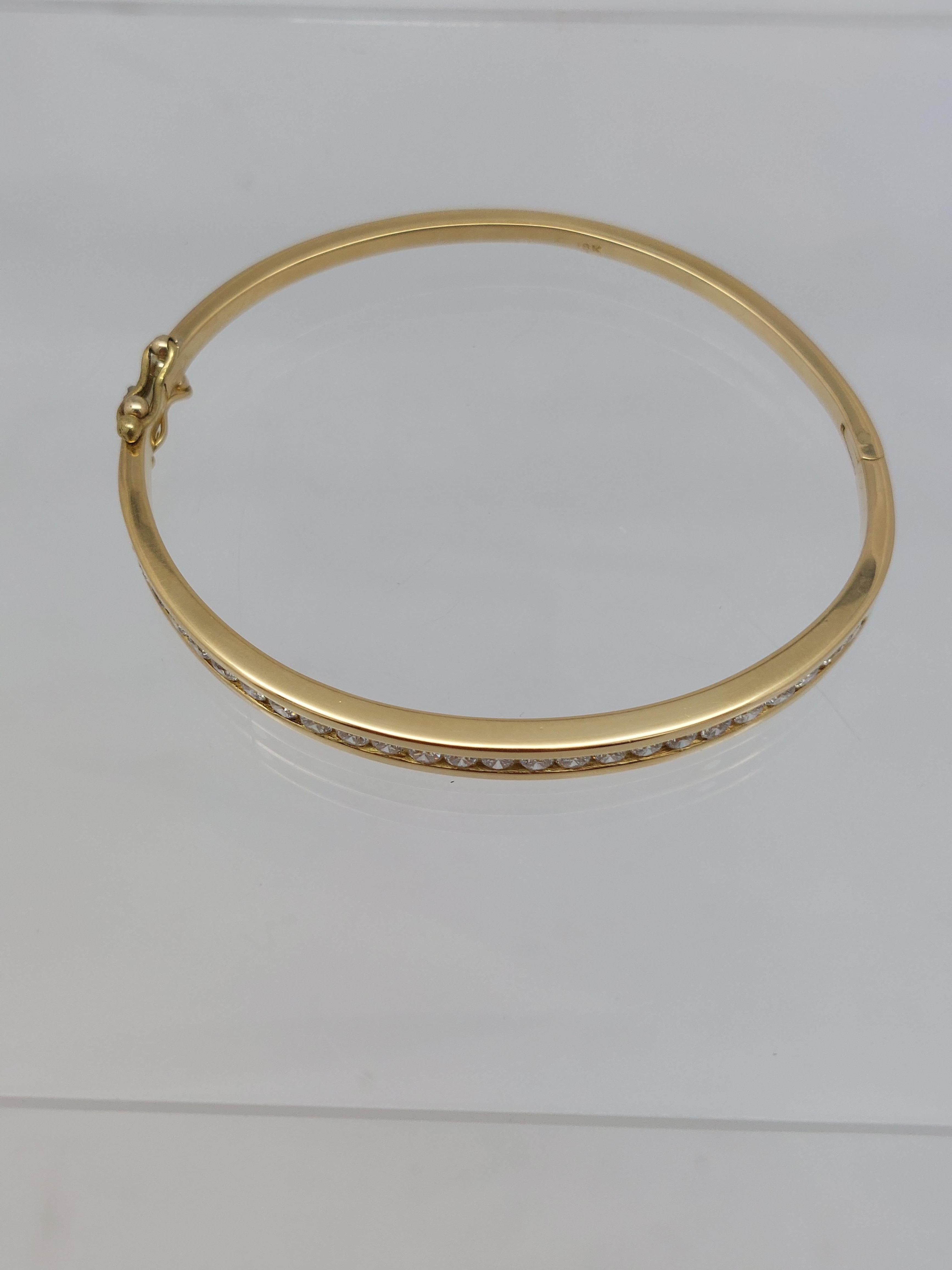 18KT Natürlicher Diamant Armreif im Angebot 1