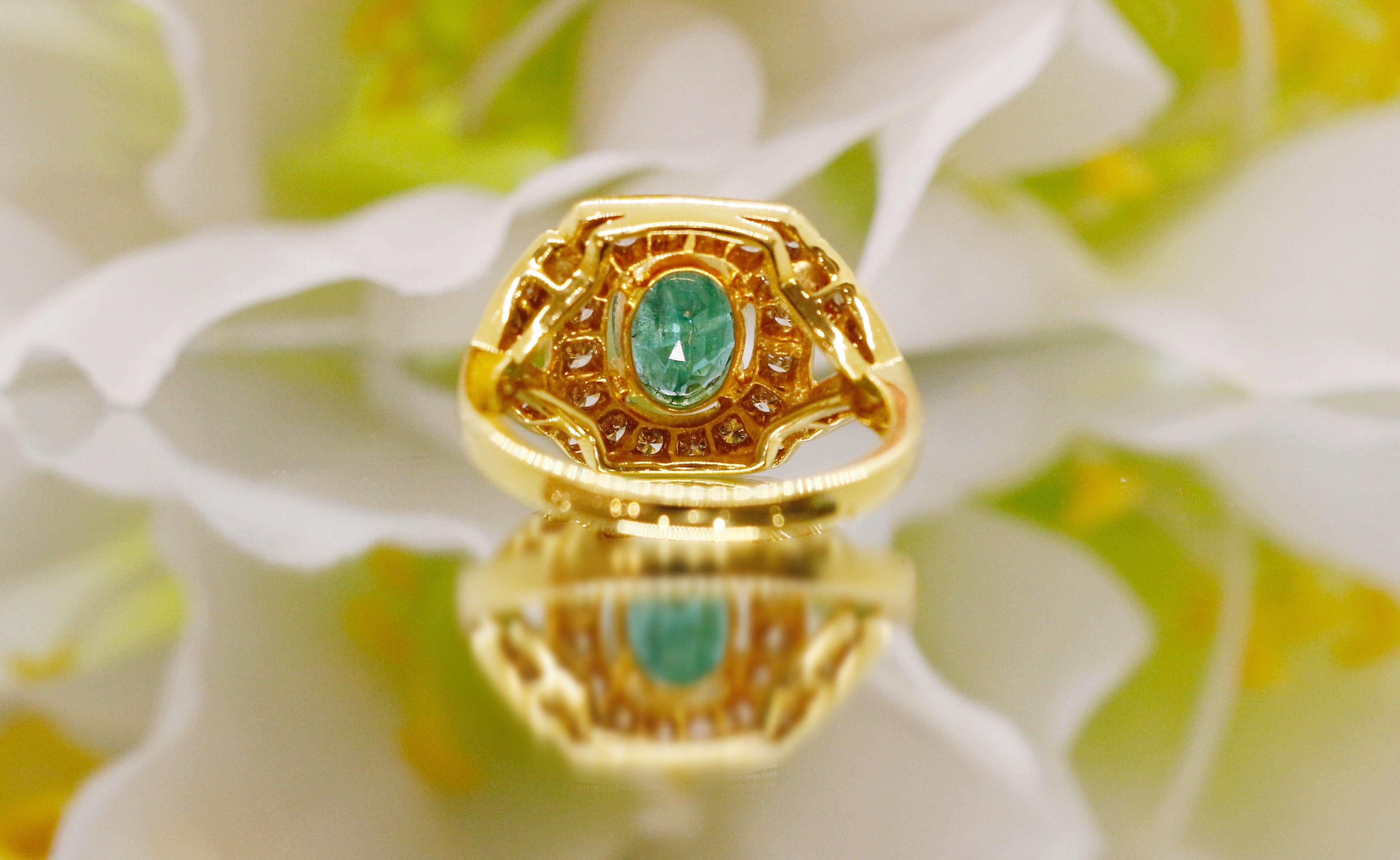 18kt Natural Emerald Engagement Ring In New Condition For Sale In Fukuoka City, Fukuoka