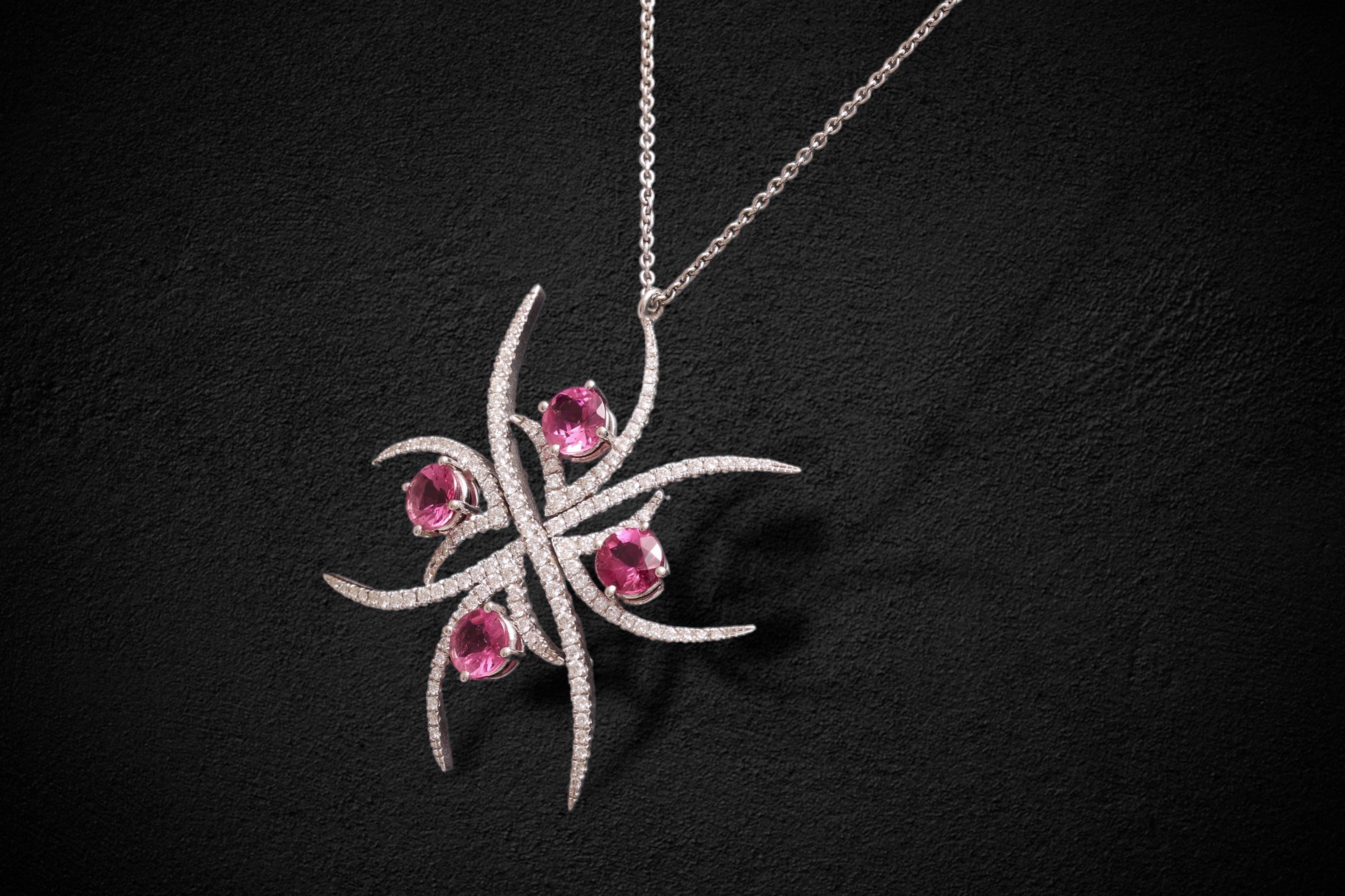 Taglio rotondo Collana 18kt con gemme di ametista rosa da 2 carati circondate da 1,02 carati. Diamanti in vendita