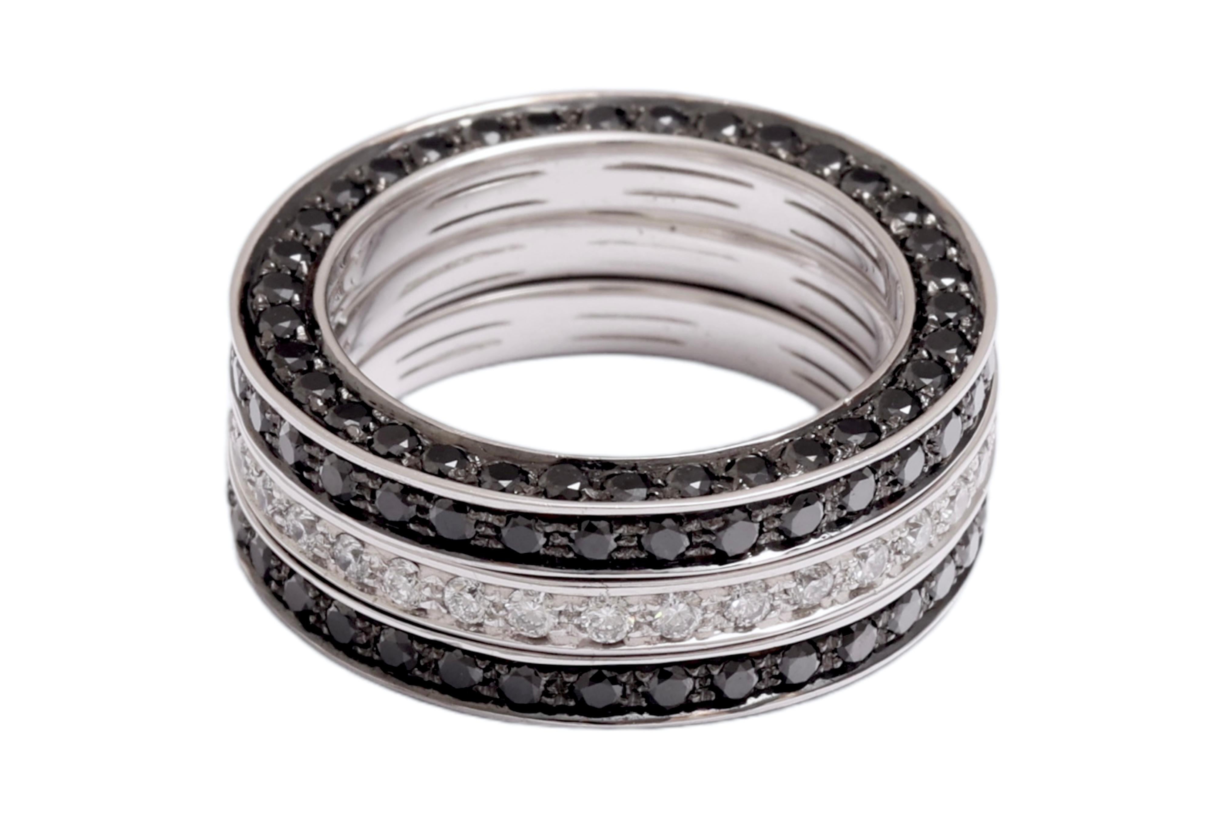 Ciondolo 18kt con 4,3ct di diamanti bianchi e neri che può essere trasformato in un triplo anello in vendita 9