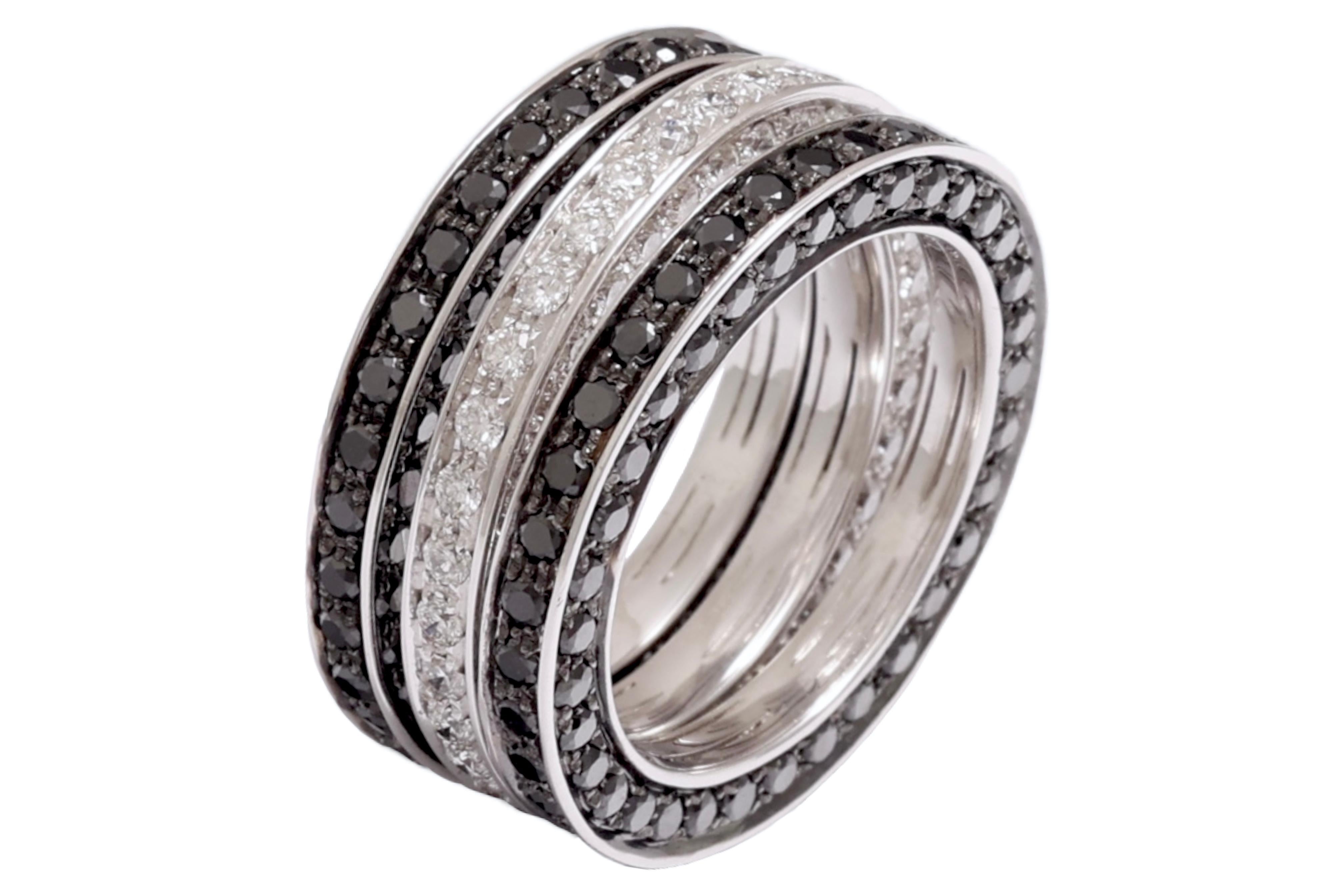 Ciondolo 18kt con 4,3ct di diamanti bianchi e neri che può essere trasformato in un triplo anello in vendita 8